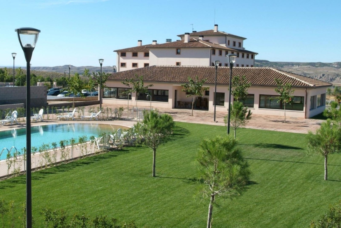 ^**^HOTEL CON AMPLIAS INSTALACIONES Y ALTO POTENCIAL PARA EVENTOS A 80 KM DE MADRID^**^