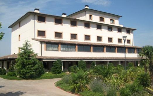 ^**^HOTEL CON AMPLIAS INSTALACIONES Y ALTO POTENCIAL PARA EVENTOS A 80 KM DE MADRID^**^