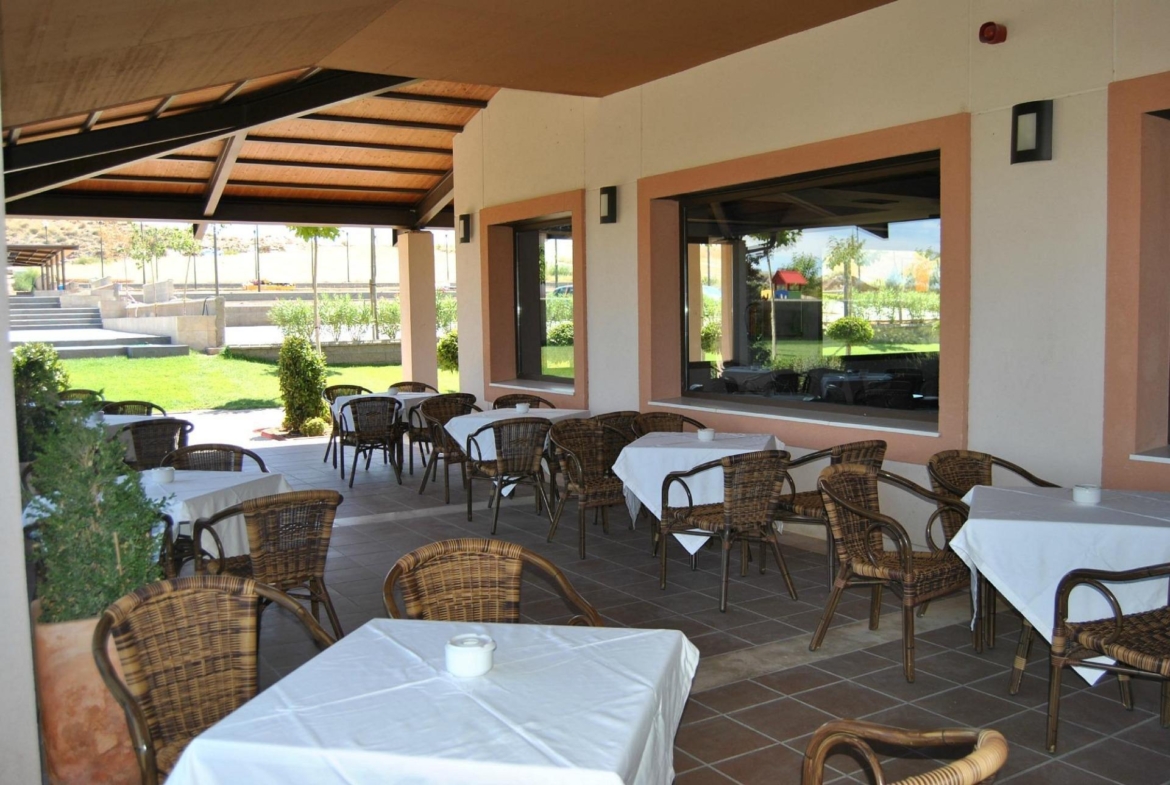 ^**^HOTEL CON AMPLIAS INSTALACIONES Y ALTO POTENCIAL PARA EVENTOS A 80 KM DE MADRID^**^