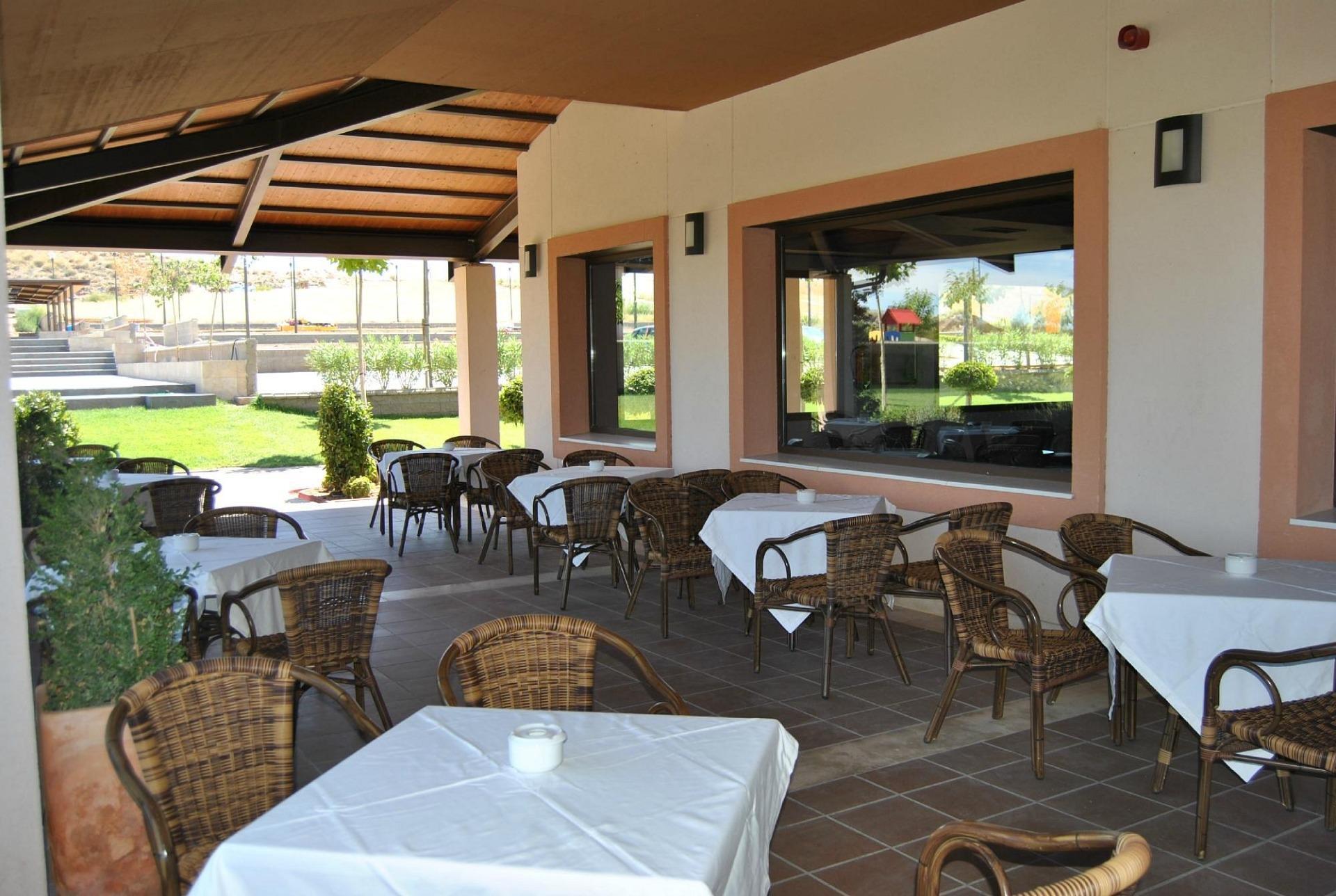 14-21 ^**^HOTEL CON AMPLIAS INSTALACIONES Y ALTO POTENCIAL PARA EVENTOS A 80 KM DE MADRID^**^