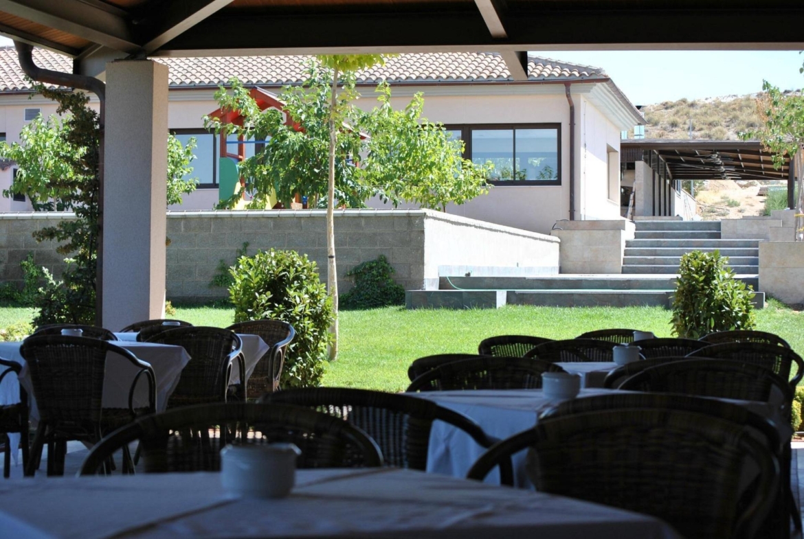 ^**^HOTEL CON AMPLIAS INSTALACIONES Y ALTO POTENCIAL PARA EVENTOS A 80 KM DE MADRID^**^