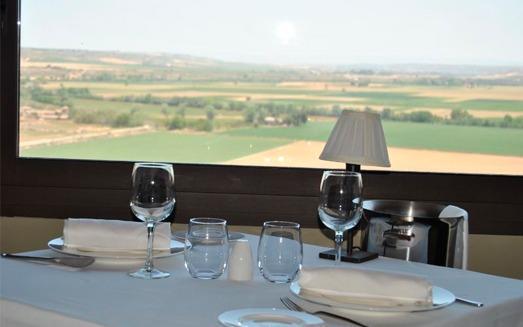 ^**^HOTEL CON AMPLIAS INSTALACIONES Y ALTO POTENCIAL PARA EVENTOS A 80 KM DE MADRID^**^
