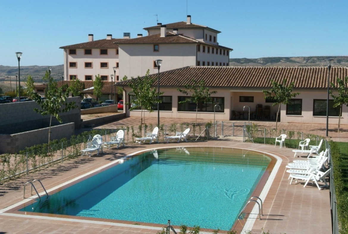 ^**^HOTEL CON AMPLIAS INSTALACIONES Y ALTO POTENCIAL PARA EVENTOS A 80 KM DE MADRID^**^