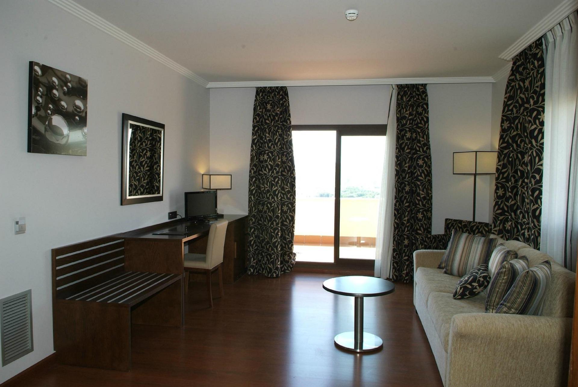 14-35 ^**^HOTEL CON AMPLIAS INSTALACIONES Y ALTO POTENCIAL PARA EVENTOS A 80 KM DE MADRID^**^