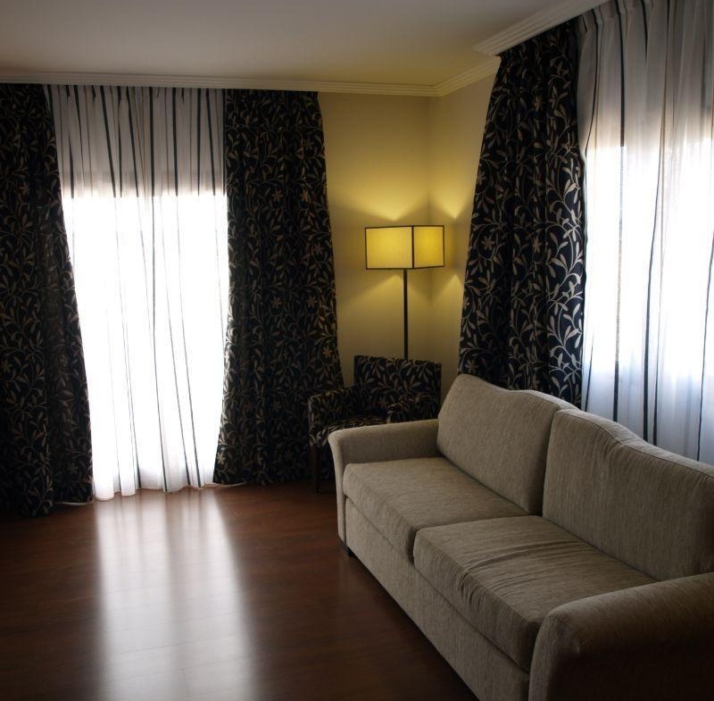 ^**^HOTEL CON AMPLIAS INSTALACIONES Y ALTO POTENCIAL PARA EVENTOS A 80 KM DE MADRID^**^