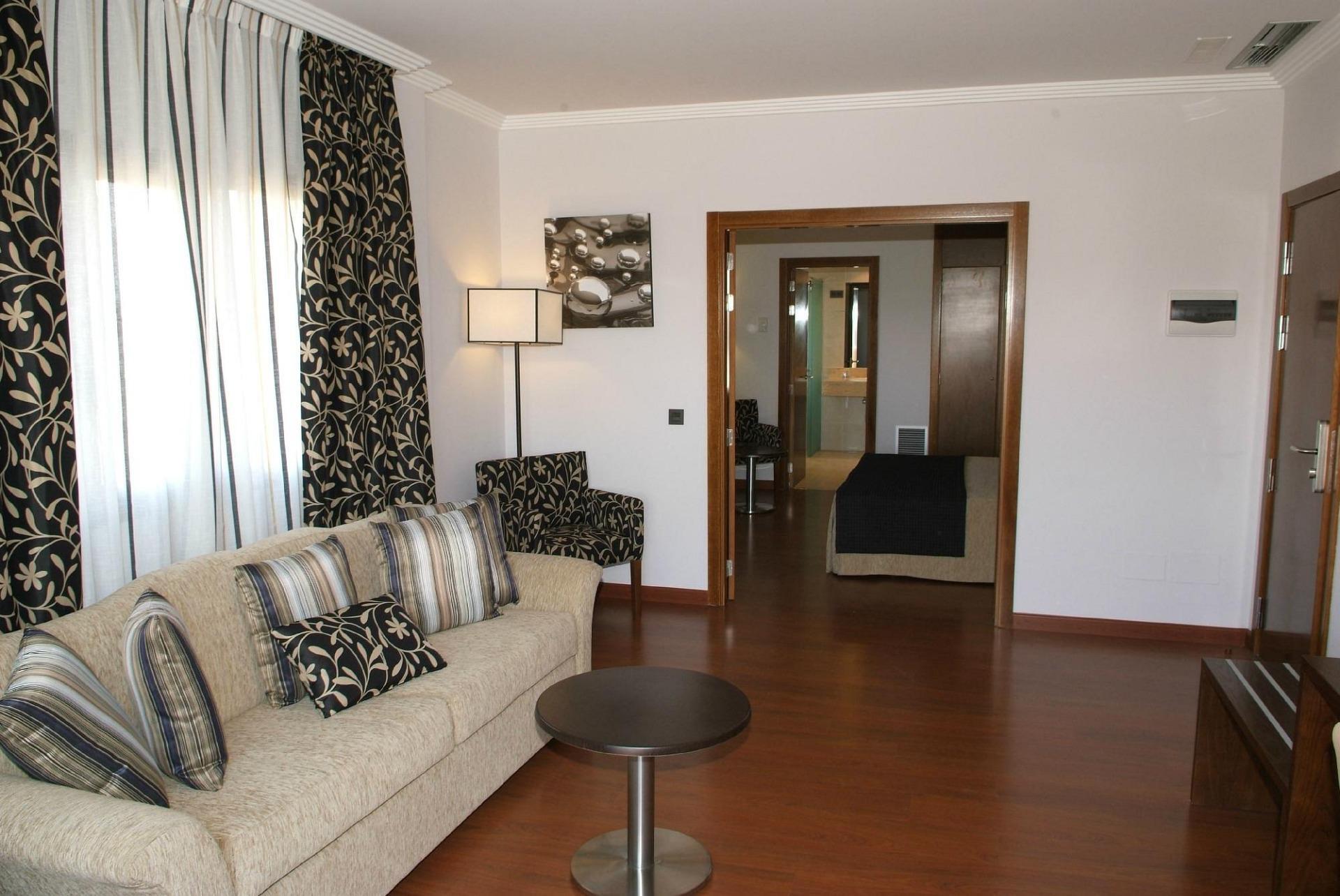 14-41 ^**^HOTEL CON AMPLIAS INSTALACIONES Y ALTO POTENCIAL PARA EVENTOS A 80 KM DE MADRID^**^