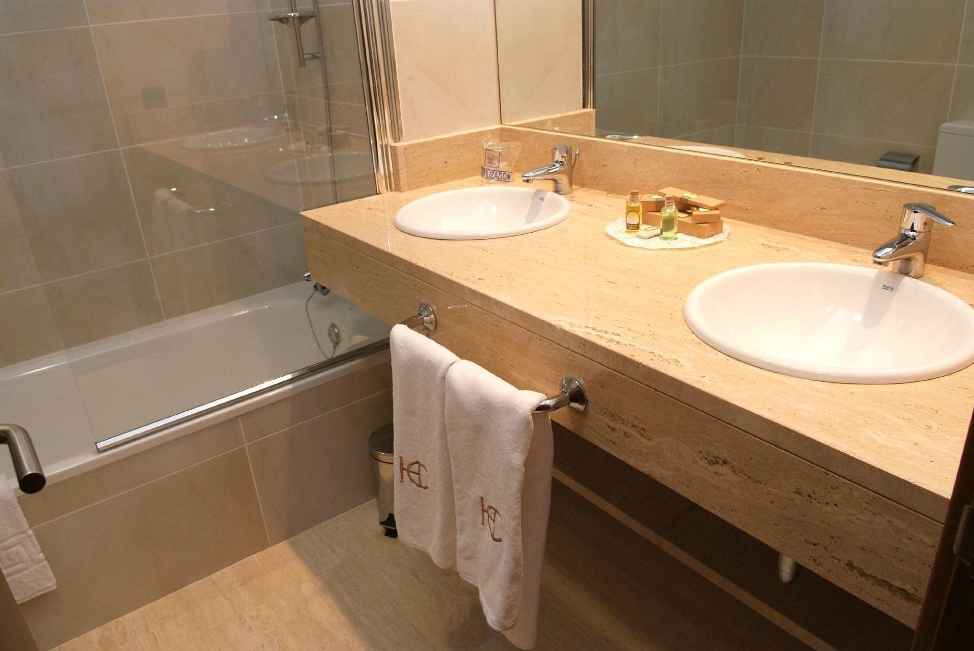 14-43 ^**^HOTEL CON AMPLIAS INSTALACIONES Y ALTO POTENCIAL PARA EVENTOS A 80 KM DE MADRID^**^