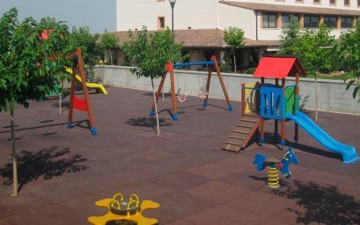 ^**^HOTEL CON AMPLIAS INSTALACIONES Y ALTO POTENCIAL PARA EVENTOS A 80 KM DE MADRID^**^