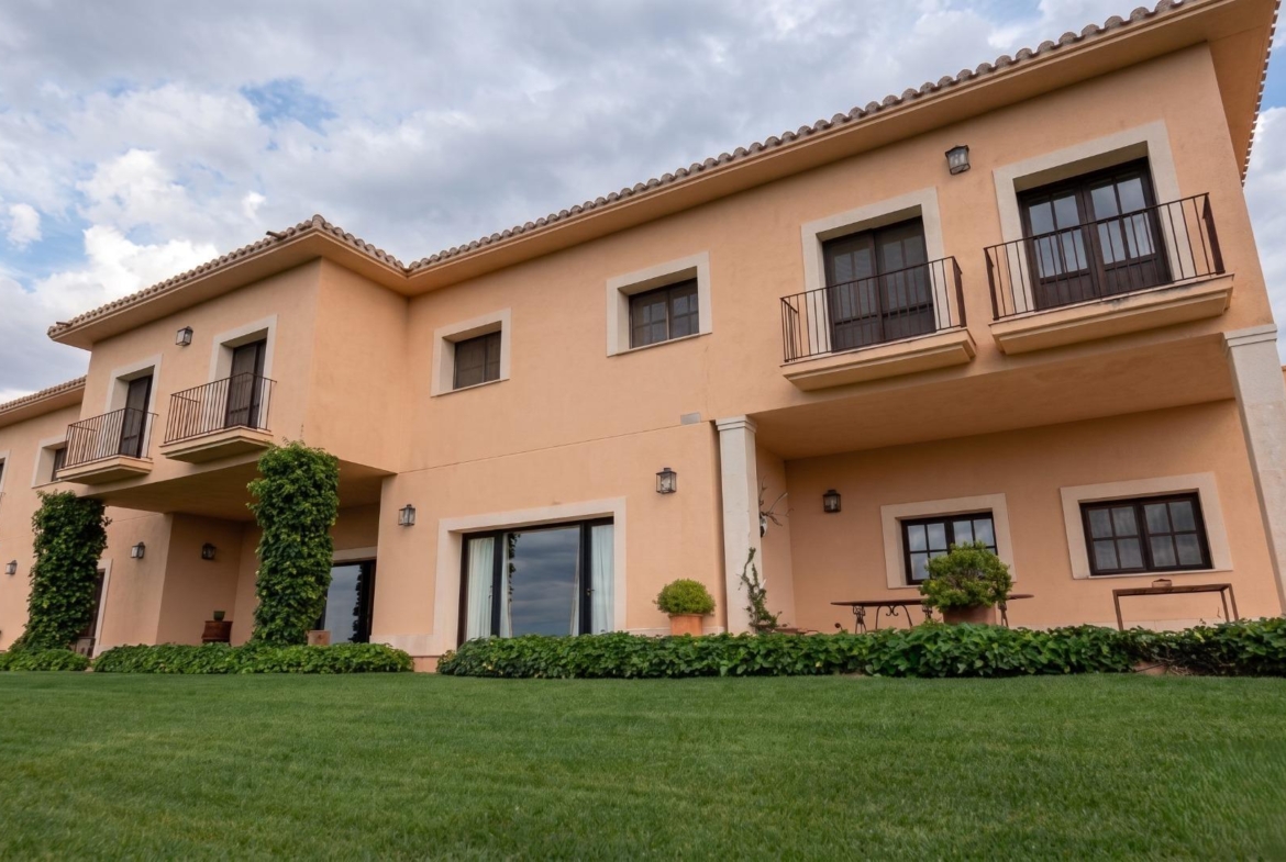^**^EXCLUSIVA FINCA DE LUJO DE 690 HECTÁREAS CON COTO DE CAZA Y CORTIJO SEÑORIAL^**^