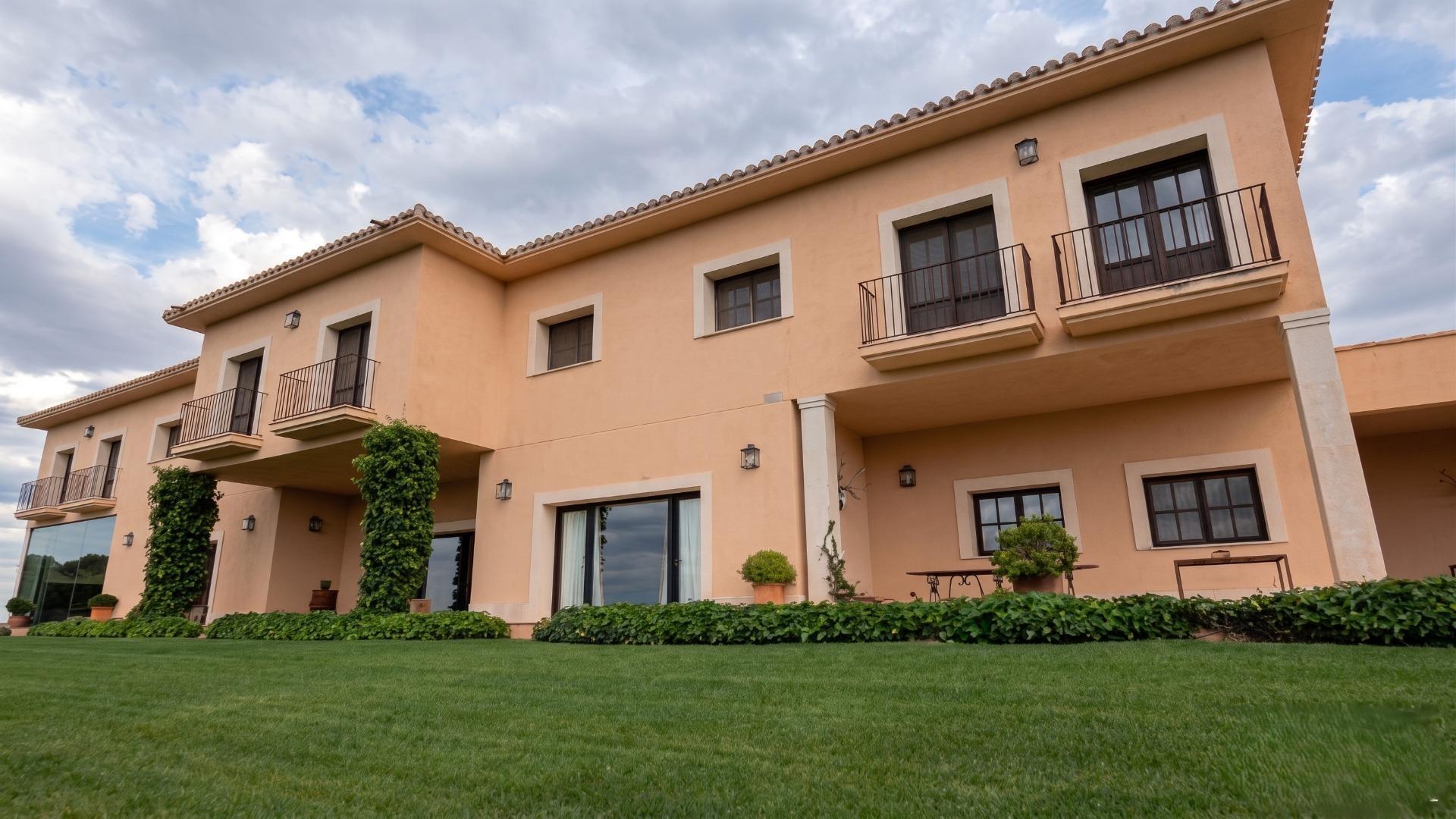 13-19 ^**^EXCLUSIVA FINCA DE LUJO DE 690 HECTÁREAS CON COTO DE CAZA Y CORTIJO SEÑORIAL^**^