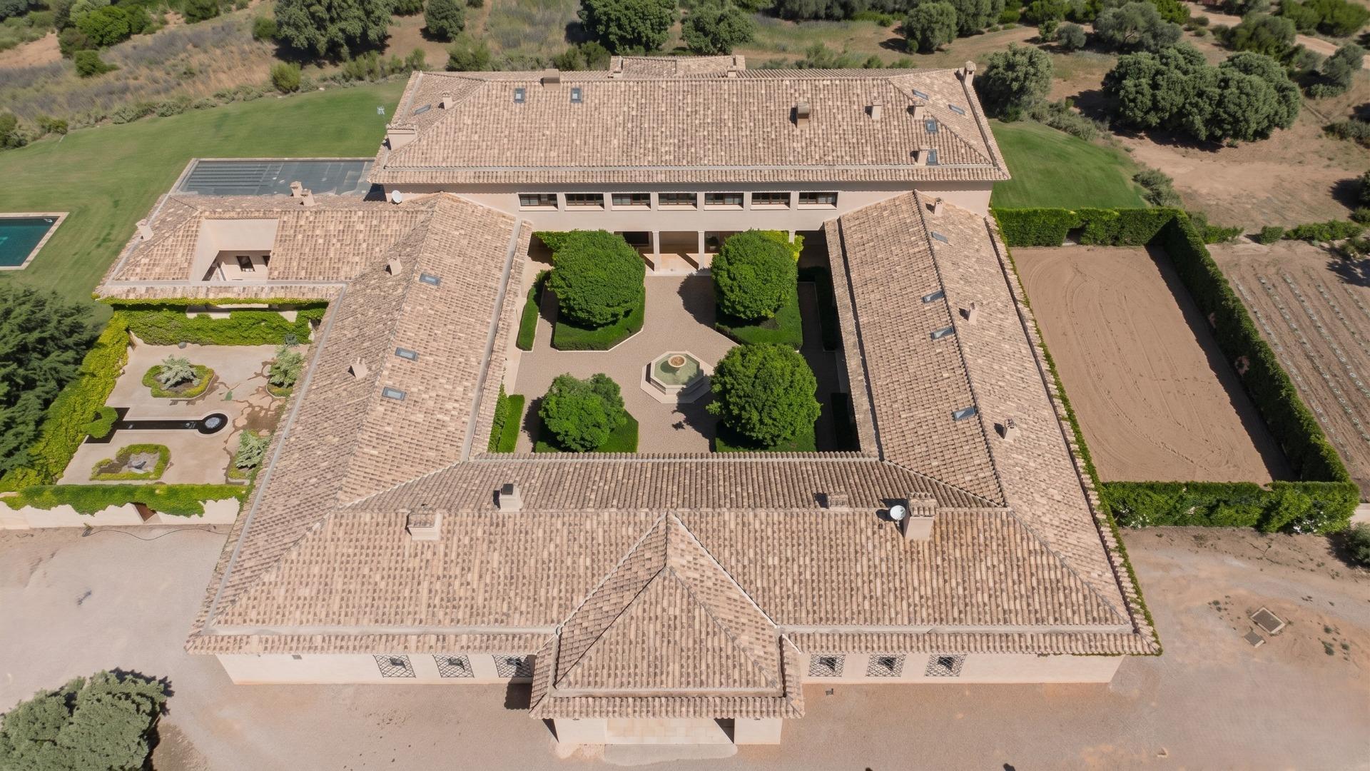 13-20 ^**^EXCLUSIVA FINCA DE LUJO DE 690 HECTÁREAS CON COTO DE CAZA Y CORTIJO SEÑORIAL^**^