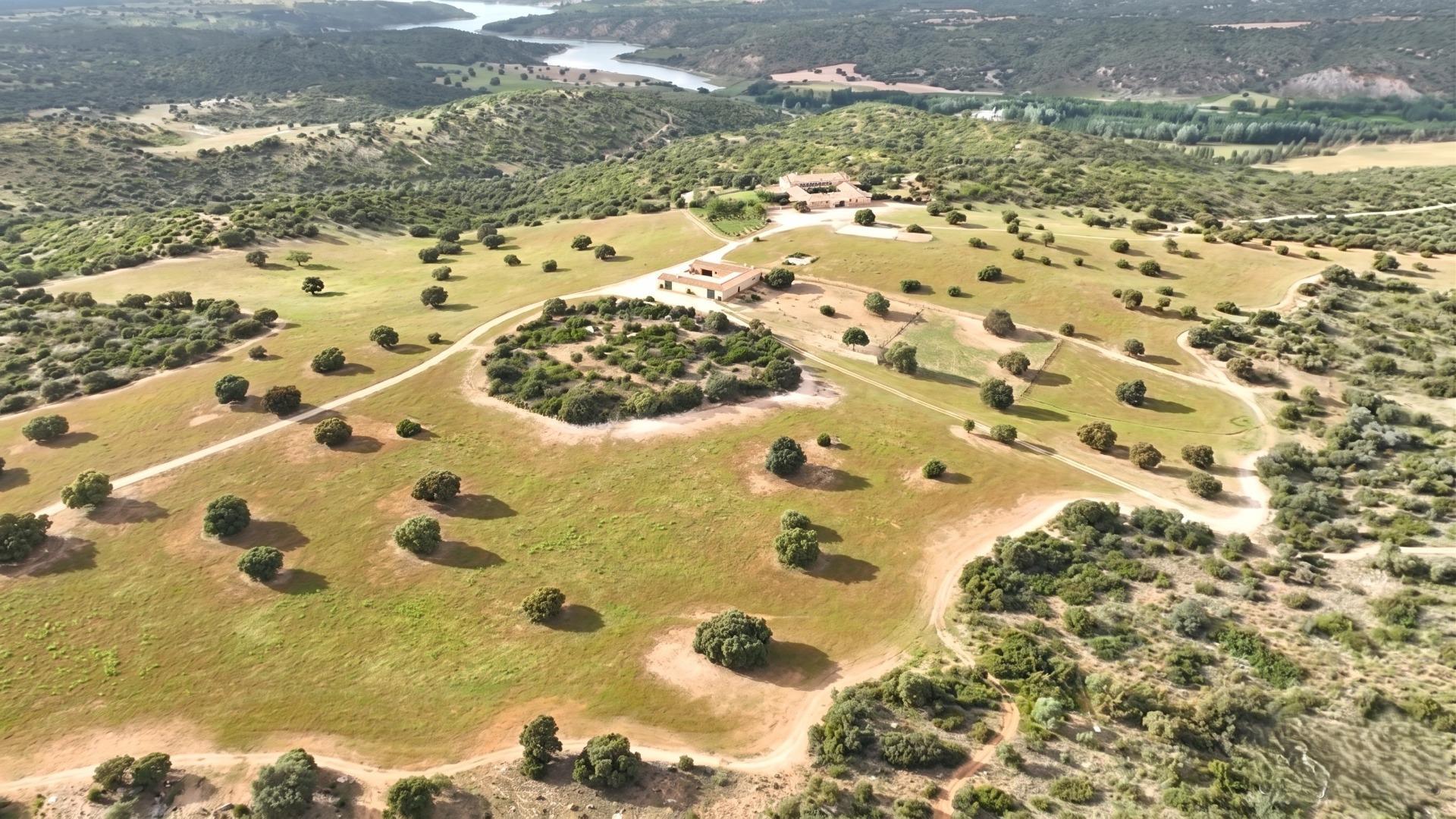 13-21 ^**^EXCLUSIVA FINCA DE LUJO DE 690 HECTÁREAS CON COTO DE CAZA Y CORTIJO SEÑORIAL^**^
