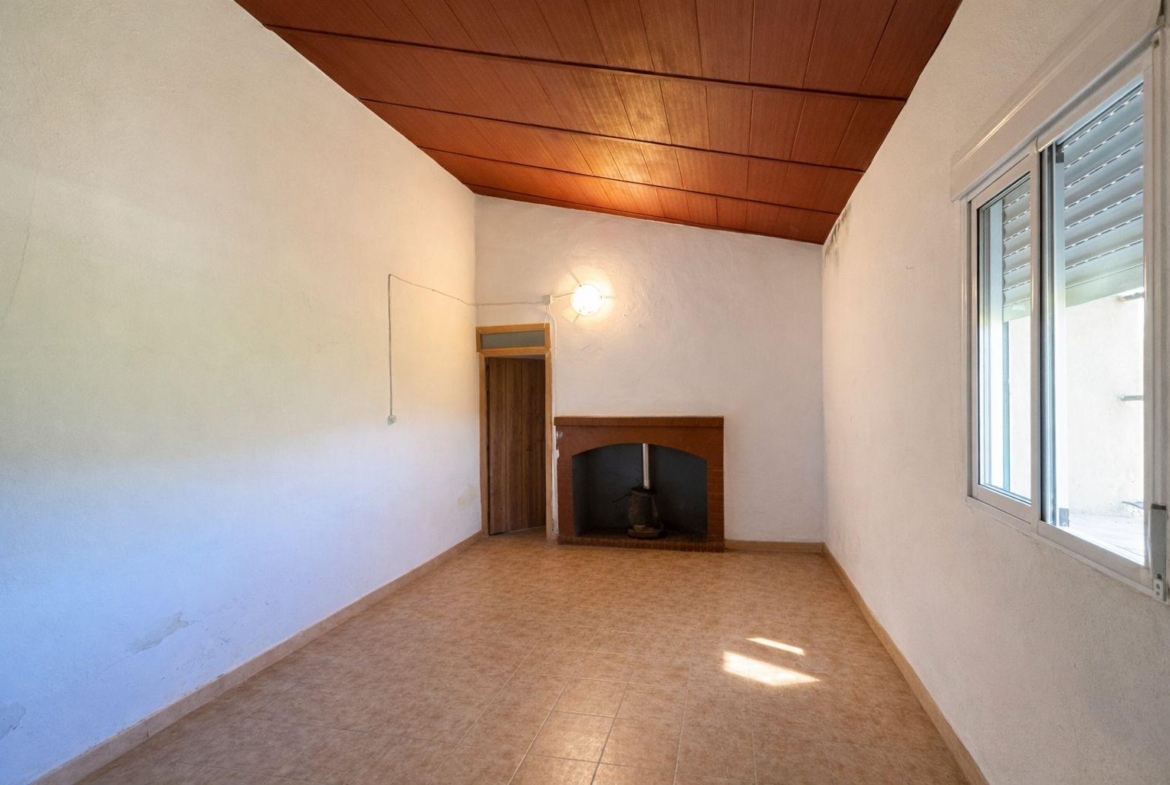 ESPECTACULAR FINCA DE 88HA DE PASTOS CON CORTIJO Y NAVES A 40 MIN DE LA COSTA
