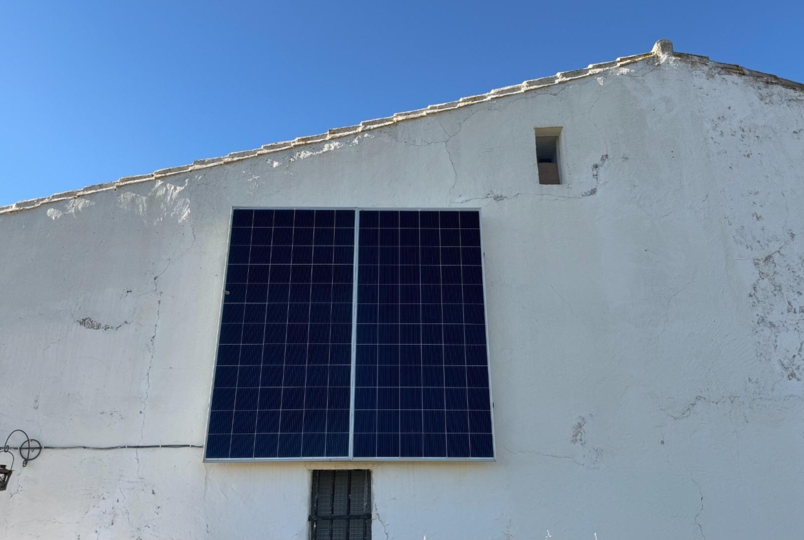 ESPECTACULAR FINCA DE 88HA DE PASTOS CON CORTIJO Y NAVES A 40 MIN DE LA COSTA