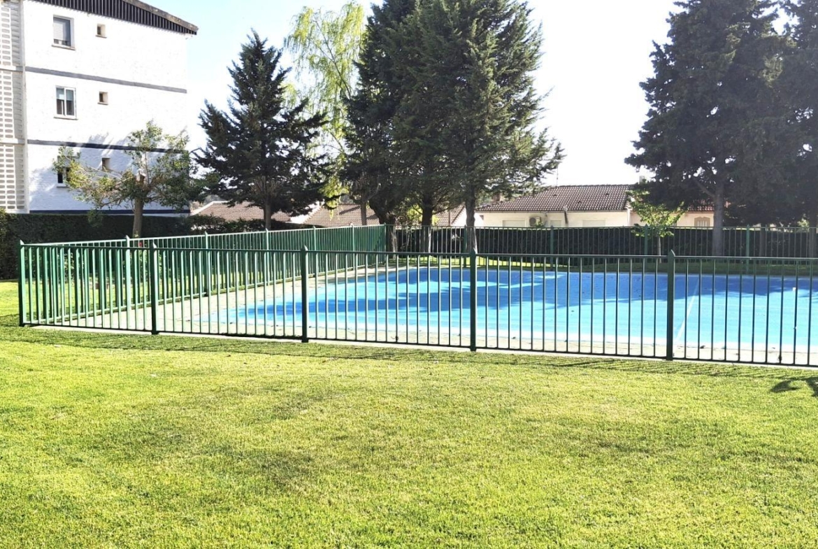 PISO EN URBANIZACIÓN CON PISCINA