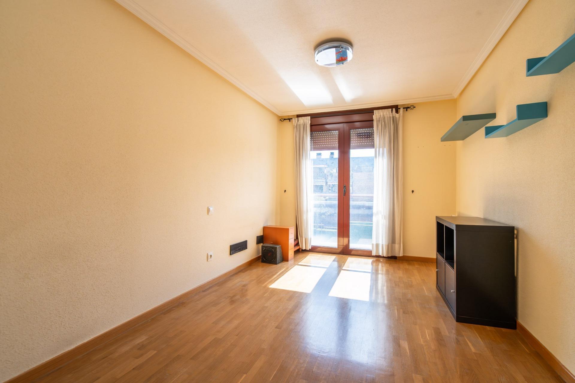 7-11 PISO EN VENTA EN PUNTA GALEA, LAS ROZAS – URBANIZACIÓN PRIVADA CON PISCINA, PISTA DE PÁDEL Y DOS PLAZAS DE GARAJE