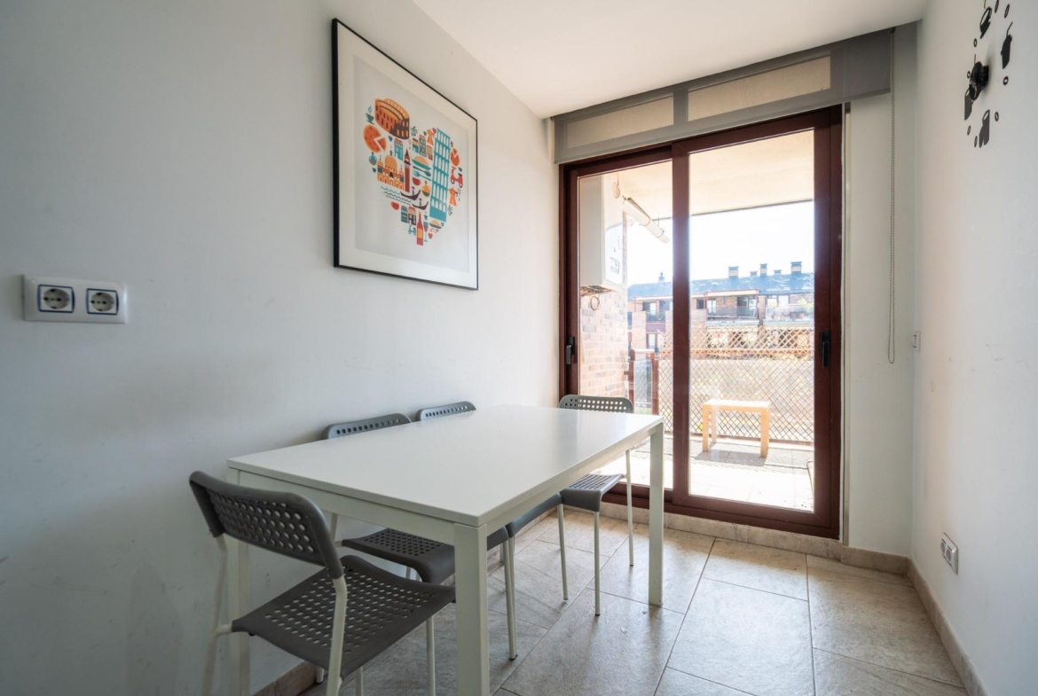 PISO EN VENTA EN PUNTA GALEA, LAS ROZAS – URBANIZACIÓN PRIVADA CON PISCINA, PISTA DE PÁDEL Y DOS PLAZAS DE GARAJE