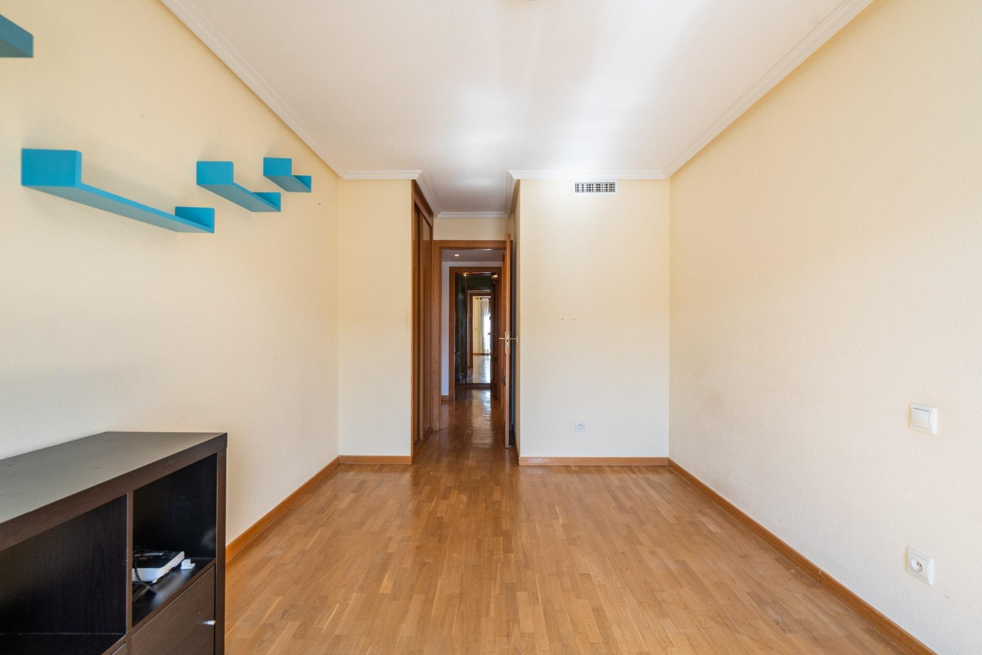 7-32 PISO EN VENTA EN PUNTA GALEA, LAS ROZAS – URBANIZACIÓN PRIVADA CON PISCINA, PISTA DE PÁDEL Y DOS PLAZAS DE GARAJE