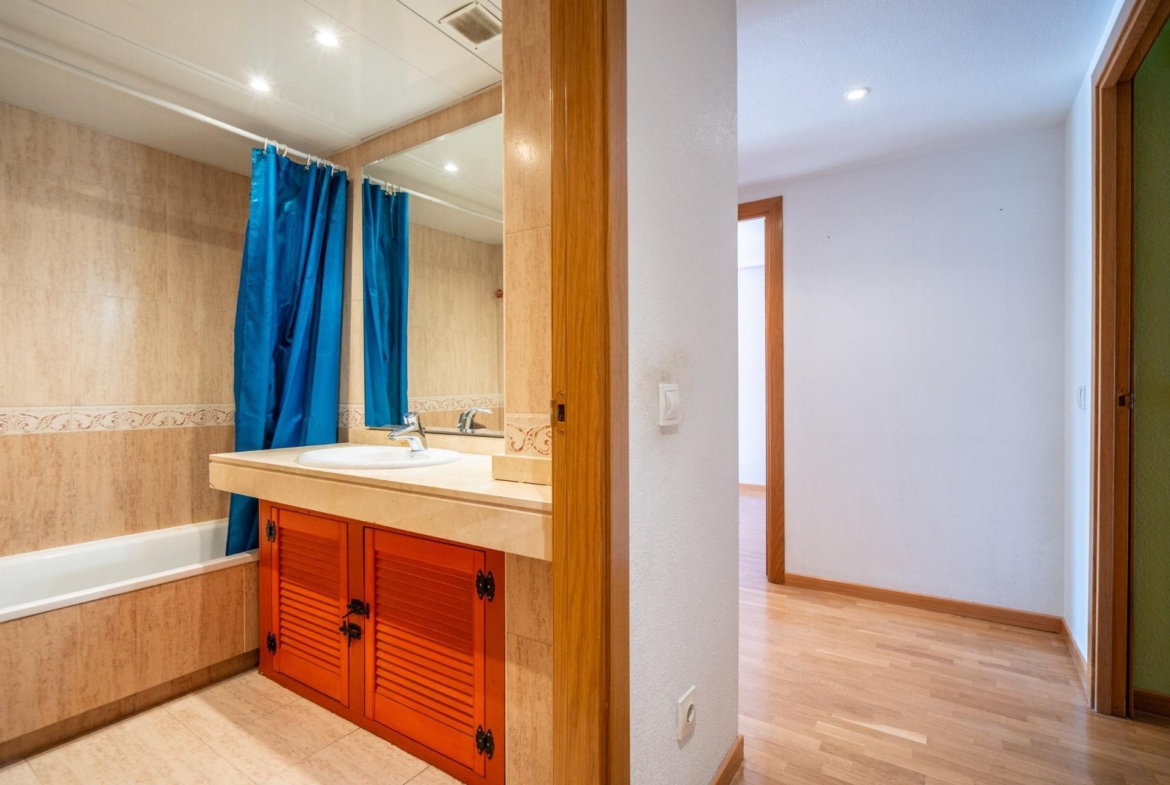 PISO EN VENTA EN PUNTA GALEA, LAS ROZAS – URBANIZACIÓN PRIVADA CON PISCINA, PISTA DE PÁDEL Y DOS PLAZAS DE GARAJE