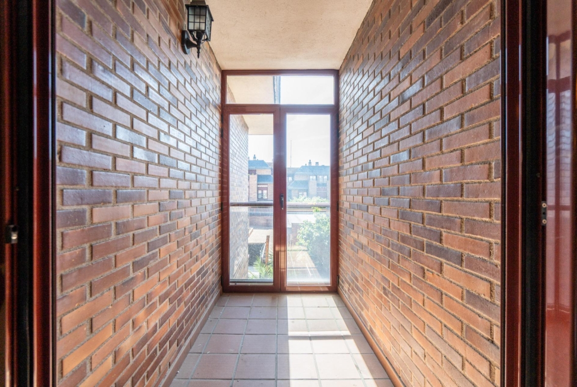 PISO EN VENTA EN PUNTA GALEA, LAS ROZAS – URBANIZACIÓN PRIVADA CON PISCINA, PISTA DE PÁDEL Y DOS PLAZAS DE GARAJE