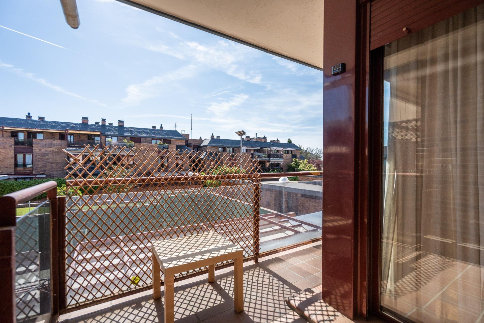 7-4 PISO EN VENTA EN PUNTA GALEA, LAS ROZAS – URBANIZACIÓN PRIVADA CON PISCINA, PISTA DE PÁDEL Y DOS PLAZAS DE GARAJE