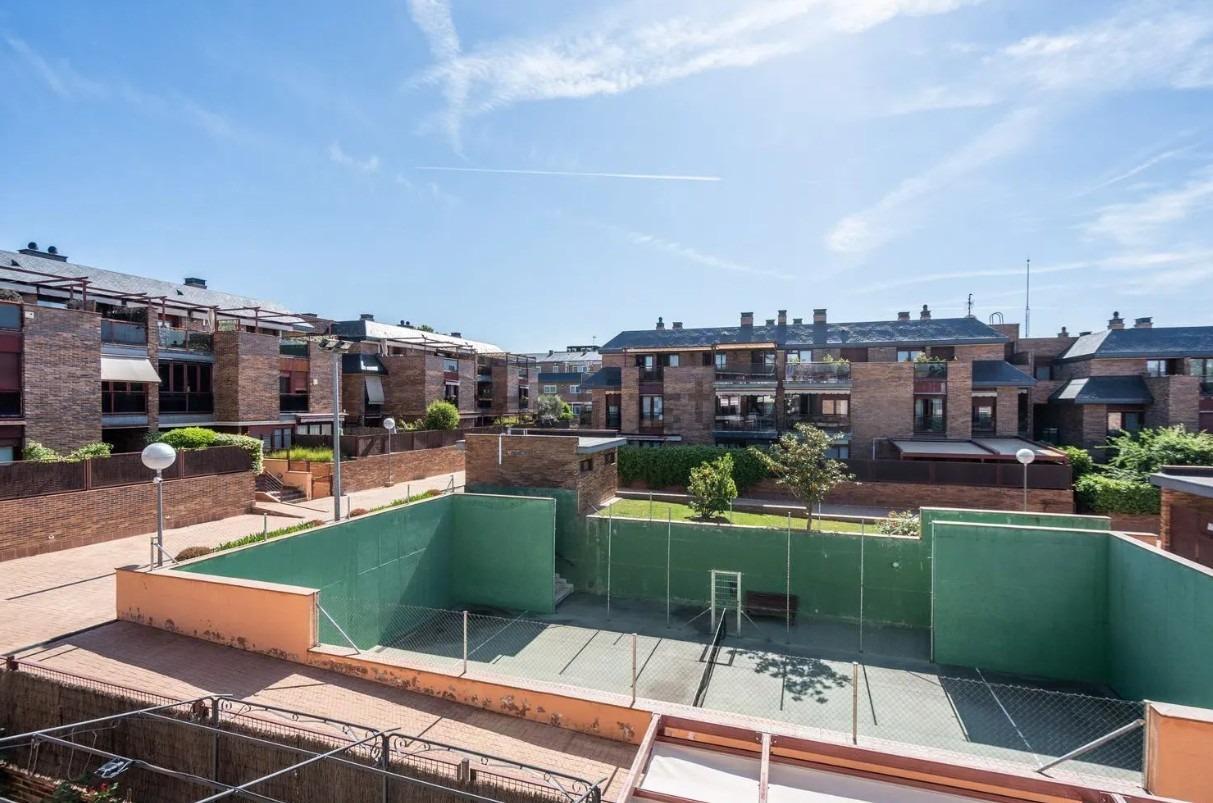 7-44 PISO EN VENTA EN PUNTA GALEA, LAS ROZAS – URBANIZACIÓN PRIVADA CON PISCINA, PISTA DE PÁDEL Y DOS PLAZAS DE GARAJE