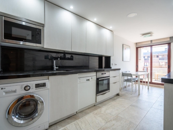 PISO EN VENTA EN PUNTA GALEA, LAS ROZAS – URBANIZACIÓN PRIVADA CON PISCINA, PISTA DE PÁDEL Y DOS PLAZAS DE GARAJE