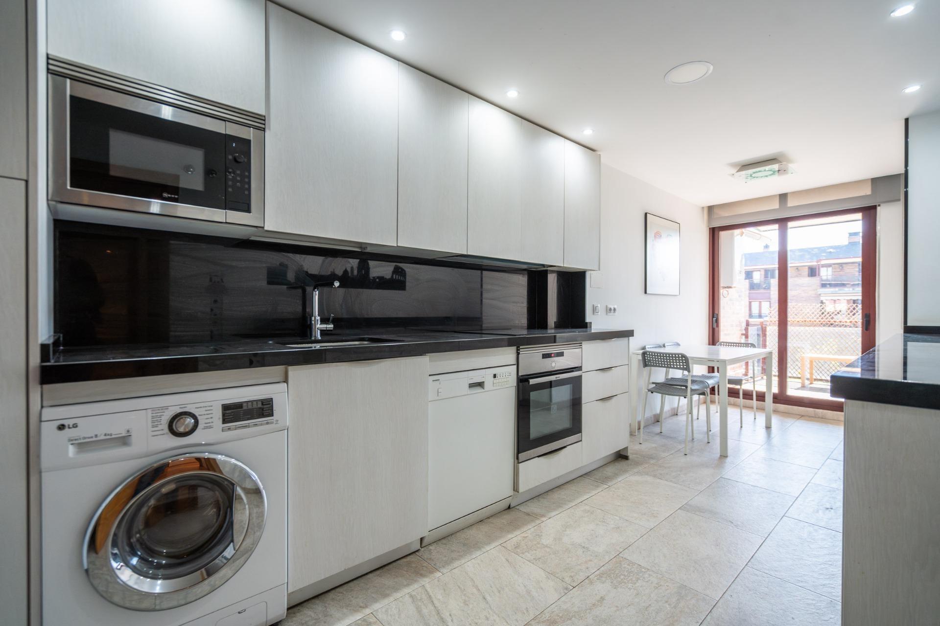 7-5 PISO EN VENTA EN PUNTA GALEA, LAS ROZAS – URBANIZACIÓN PRIVADA CON PISCINA, PISTA DE PÁDEL Y DOS PLAZAS DE GARAJE