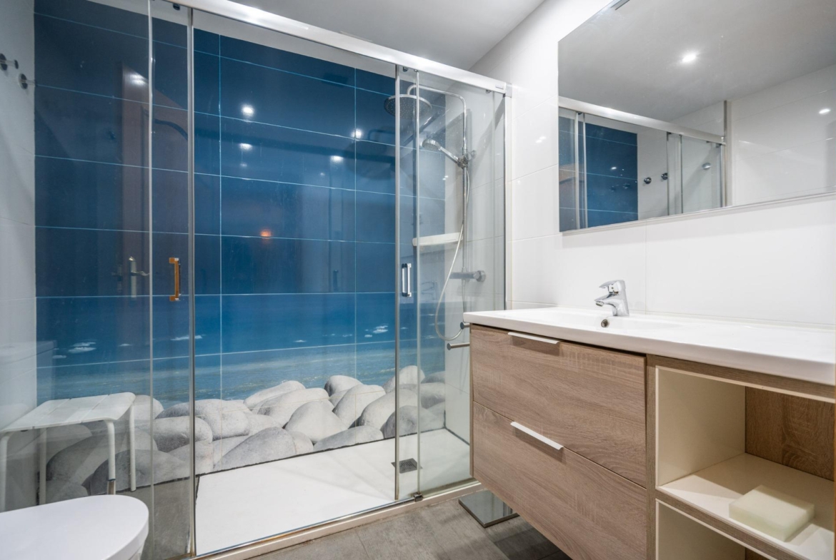 PISO EN VENTA EN PUNTA GALEA, LAS ROZAS – URBANIZACIÓN PRIVADA CON PISCINA, PISTA DE PÁDEL Y DOS PLAZAS DE GARAJE
