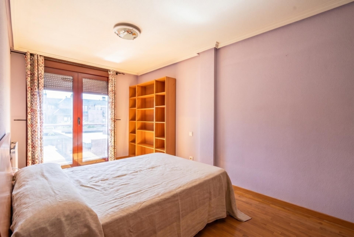 PISO EN VENTA EN PUNTA GALEA, LAS ROZAS – URBANIZACIÓN PRIVADA CON PISCINA, PISTA DE PÁDEL Y DOS PLAZAS DE GARAJE