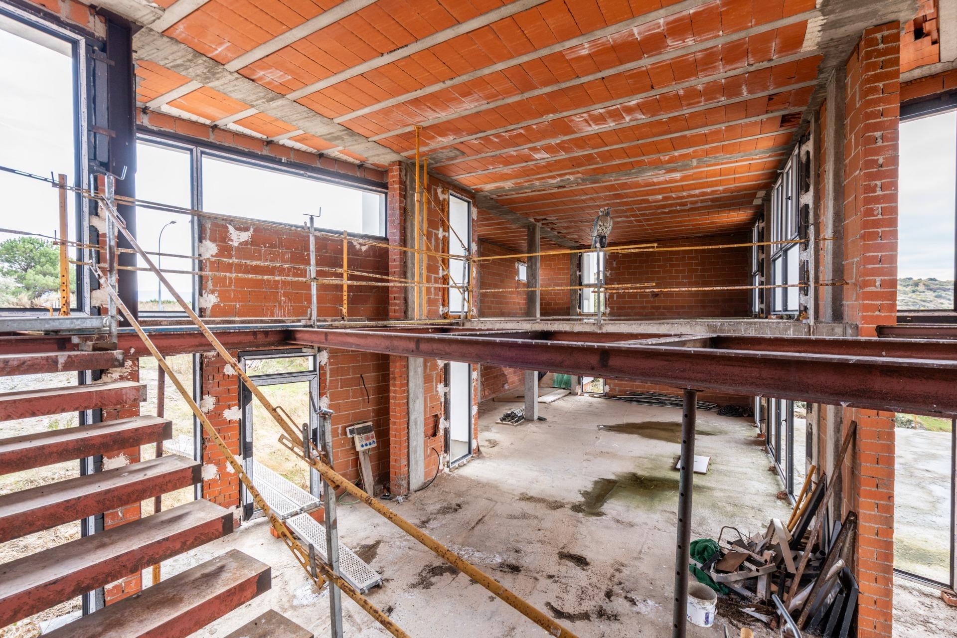 7-26 ESTRUCTURA FINALIZADA Y PARCELA PARA CHALET DE LUJO – CONTINÚA EL PROYECTO O ADÁPTALO A TU ESTILO
