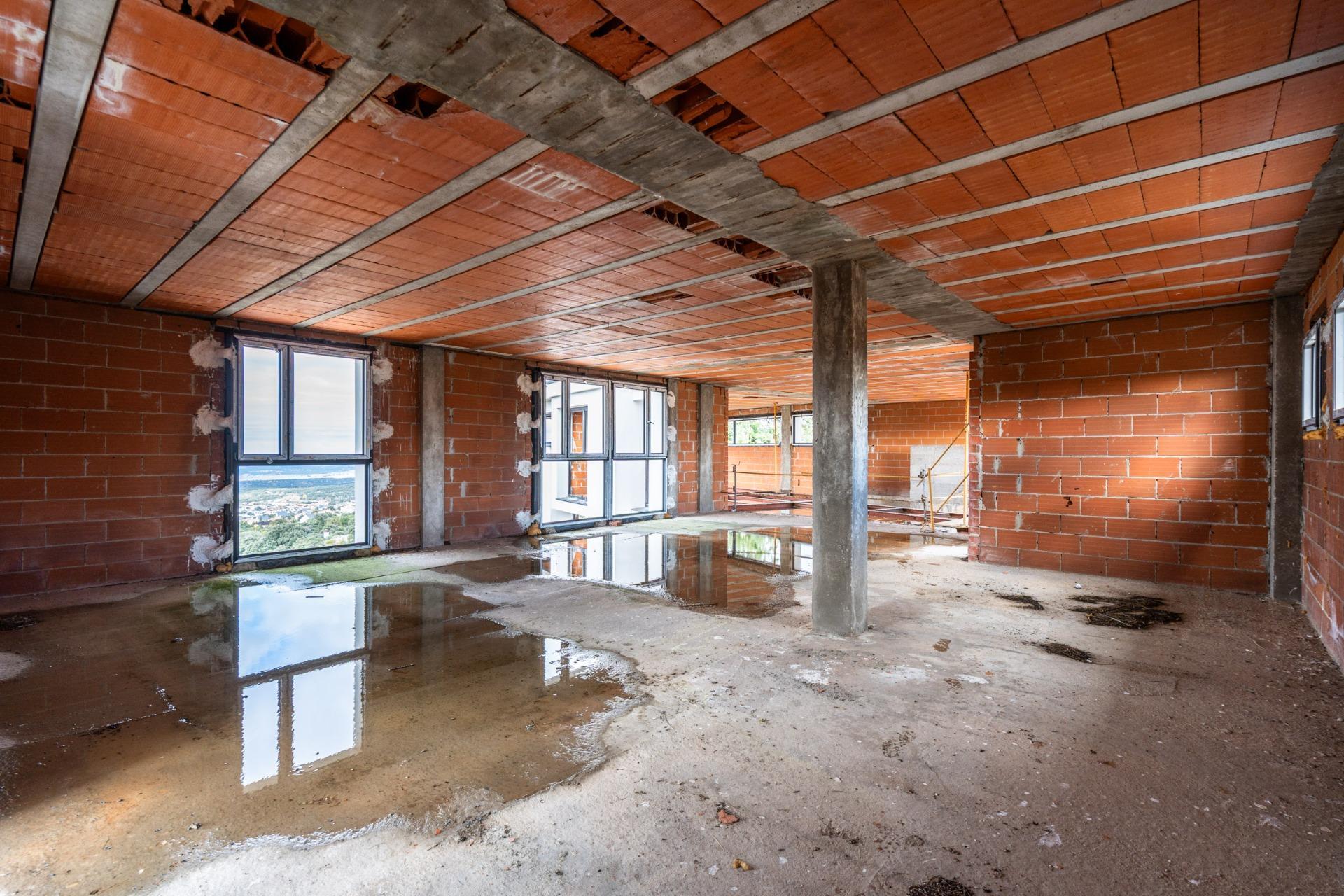 7-28 ESTRUCTURA FINALIZADA Y PARCELA PARA CHALET DE LUJO – CONTINÚA EL PROYECTO O ADÁPTALO A TU ESTILO