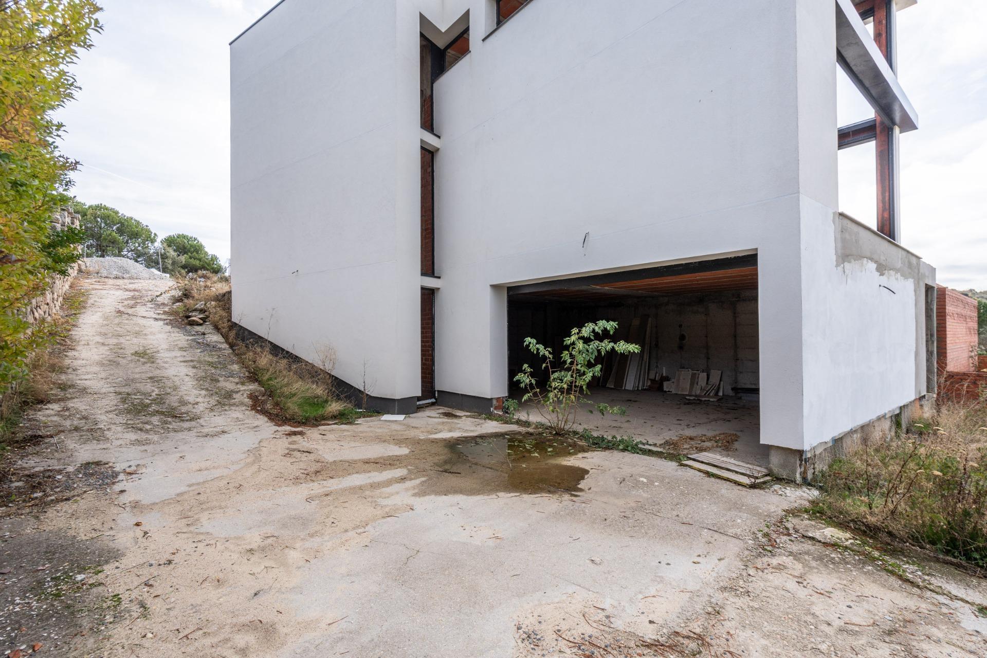 7-35 ESTRUCTURA FINALIZADA Y PARCELA PARA CHALET DE LUJO – CONTINÚA EL PROYECTO O ADÁPTALO A TU ESTILO