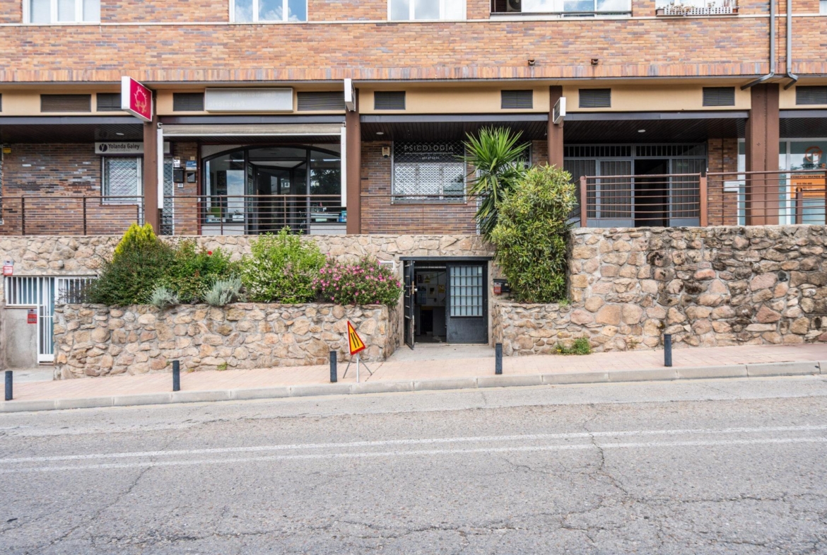 ^**^ESPECTACULAR LOCAL COMERCIAL DE 250 M² EN PLENO CENTRO DE TORRELODONES – ALTA RENTABILIDAD^**^