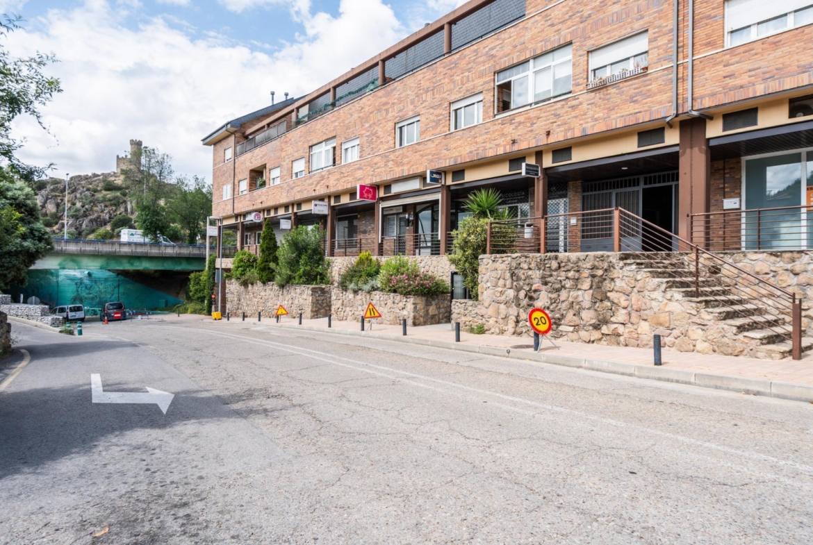 ^**^ESPECTACULAR LOCAL COMERCIAL DE 250 M² EN PLENO CENTRO DE TORRELODONES – ALTA RENTABILIDAD^**^