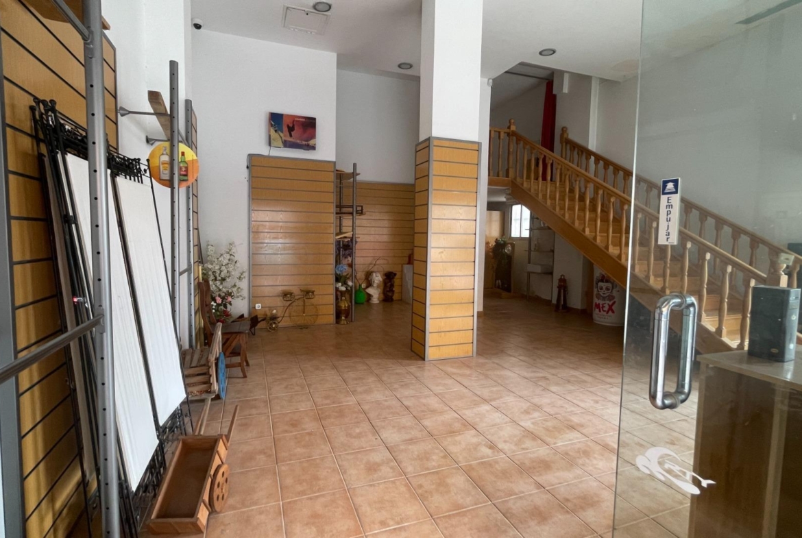 LOCAL EN ESQUINA CON GRAN VISIBILIDAD EN ALCORCÓN