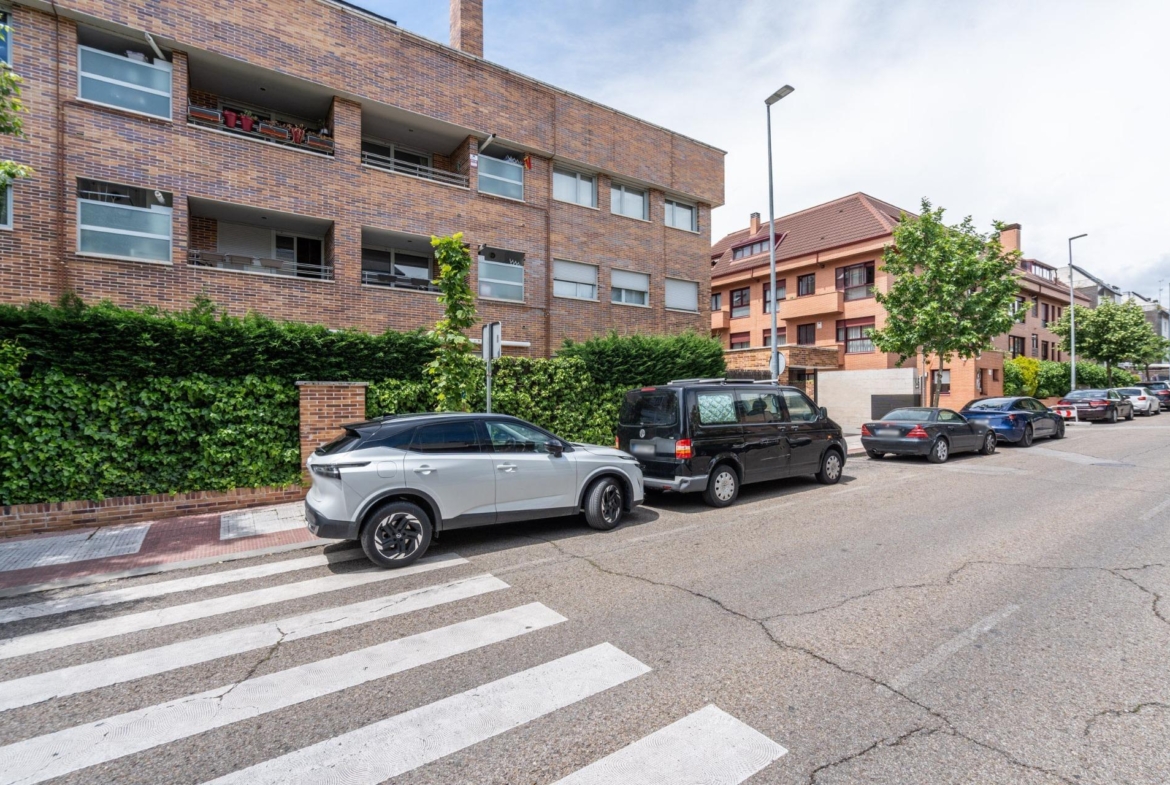 ^**^BAJO DE ENSUEÑO, REFORMADO EN 2021 CON JARDÍN DE 45 M2 EN UNA DE LAS MEJORES ZONAS DE LAS ROZAS DE MADRID^**^ Exclusivo bajo recientemente reformado con jardín privado en una de las mejores zon