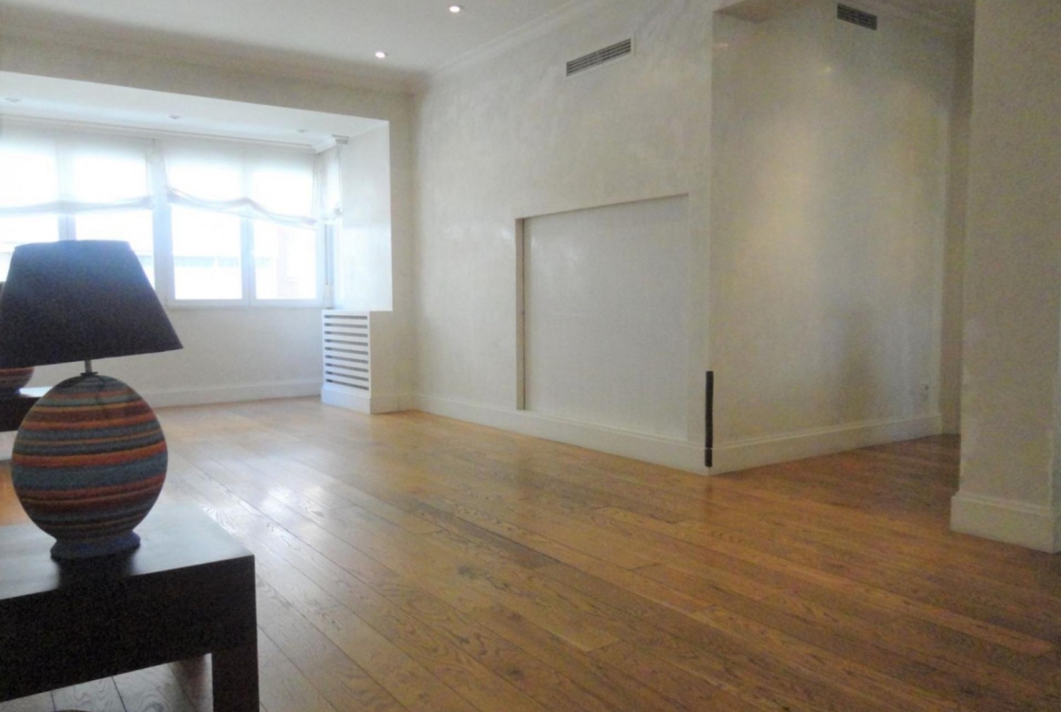 Exclusiva vivienda exterior de 125m2 totalmente reformada con trastero y garaje opcional