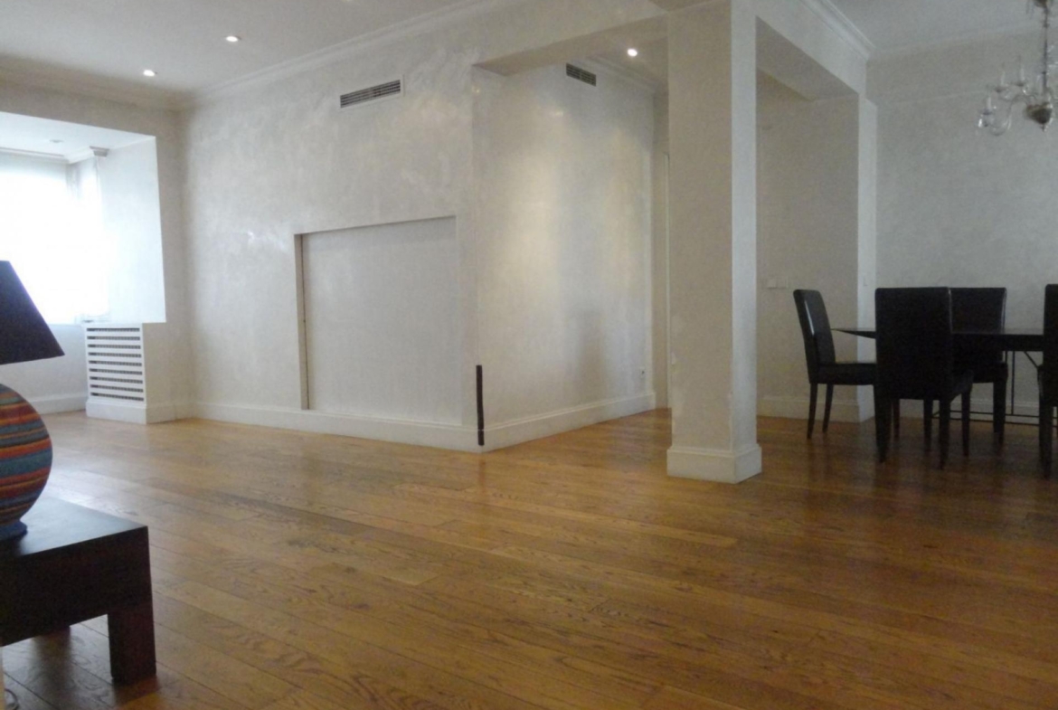 Exclusiva vivienda exterior de 125m2 totalmente reformada con trastero y garaje opcional