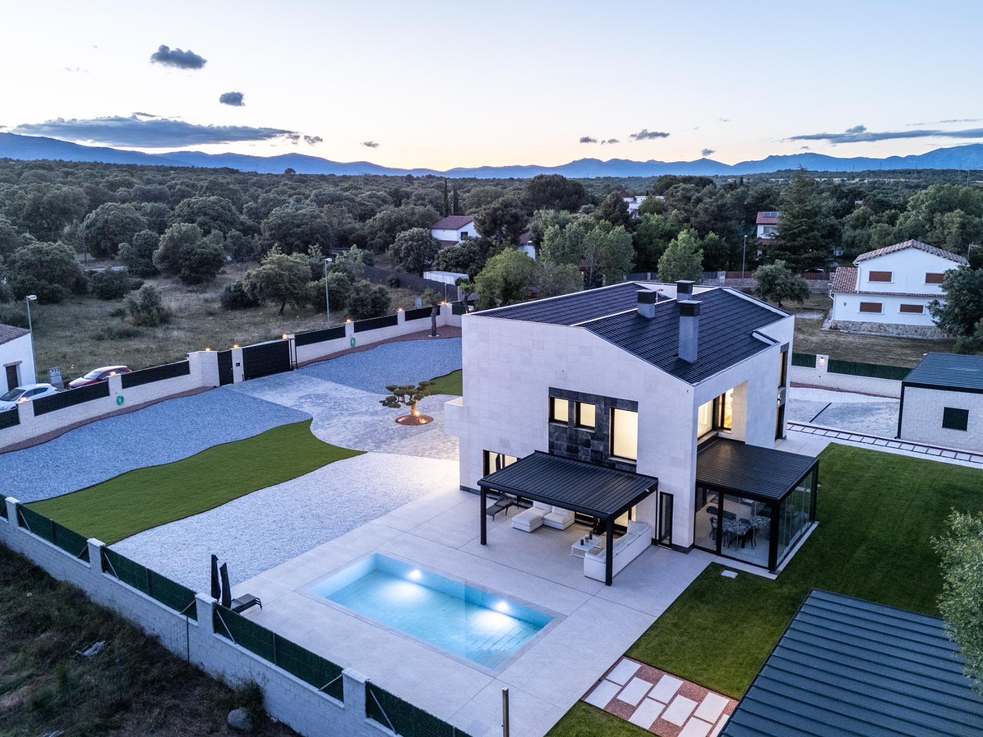 6-1 ^**^ESPECTACULAR CHALET DE DISEÑO DE OBRA NUEVA EN COLMENAREJO CON PISCINA CLIMATIZADA Y VISTAS A LA SIERRA^**^