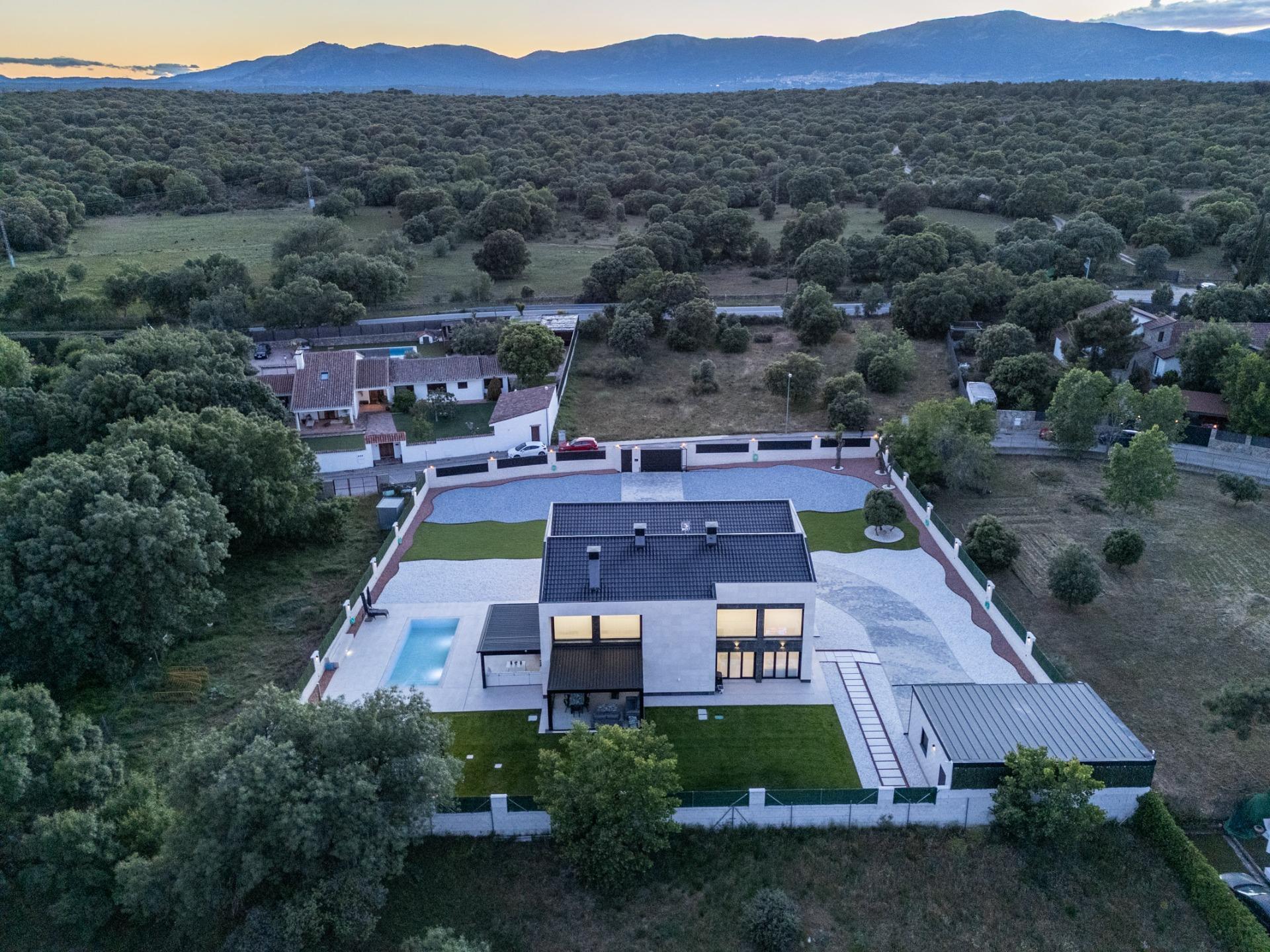 6-4 ^**^ESPECTACULAR CHALET DE DISEÑO DE OBRA NUEVA EN COLMENAREJO CON PISCINA CLIMATIZADA Y VISTAS A LA SIERRA^**^