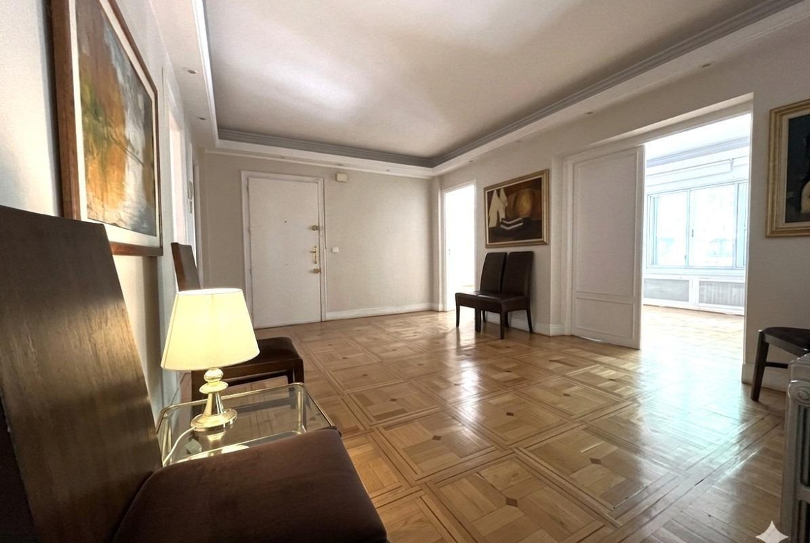 Exclusivo piso  exterior de 352m2 con garaje y trastero en Chamberí