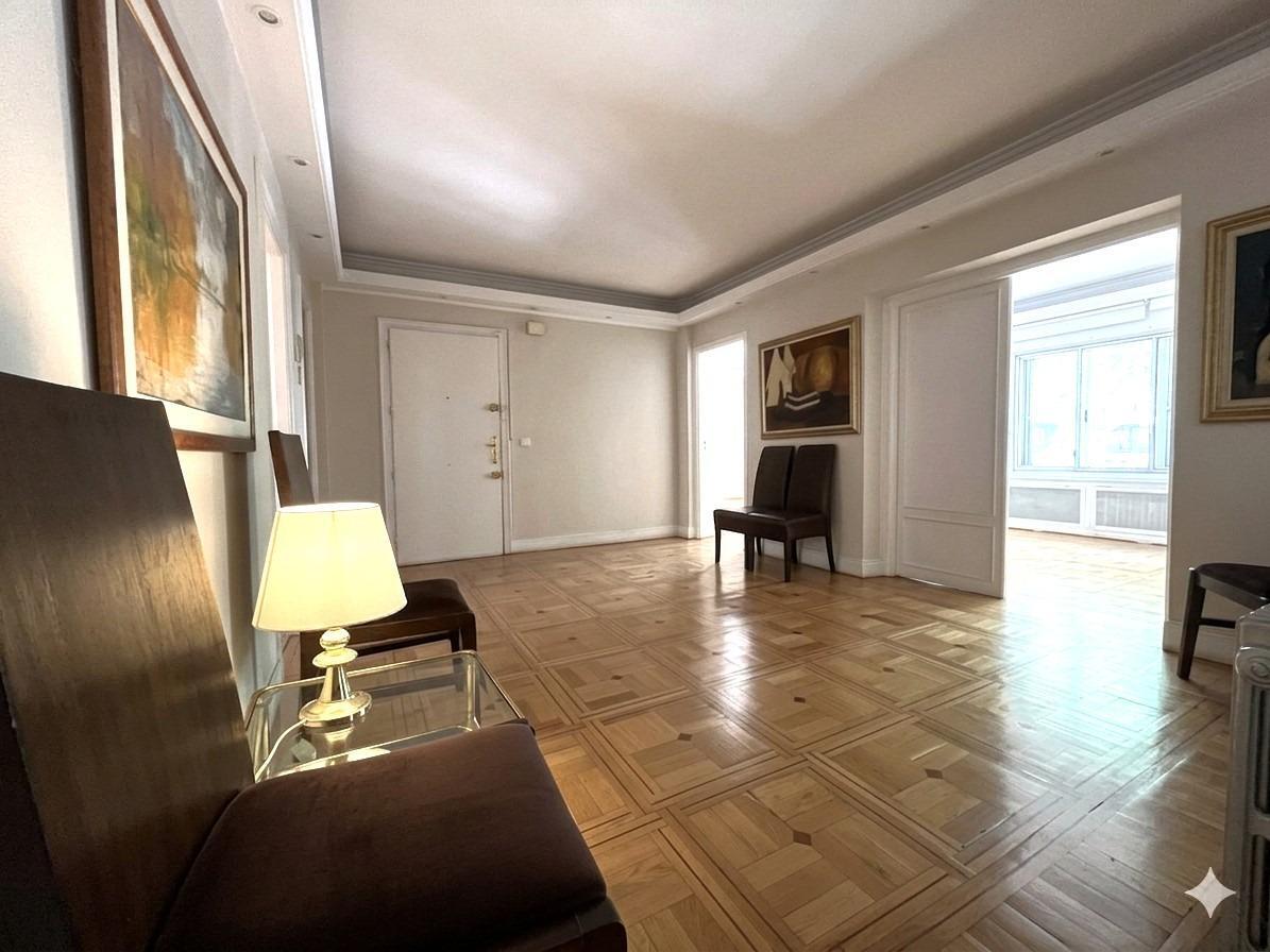 7-10 Exclusivo piso exterior de 352m2 con garaje y trastero en Chamberí