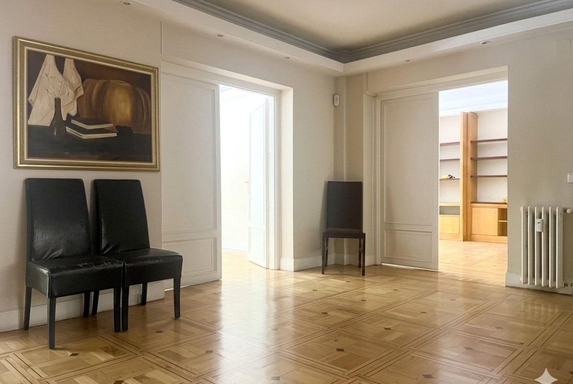 Exclusivo piso  exterior de 352m2 con garaje y trastero en Chamberí