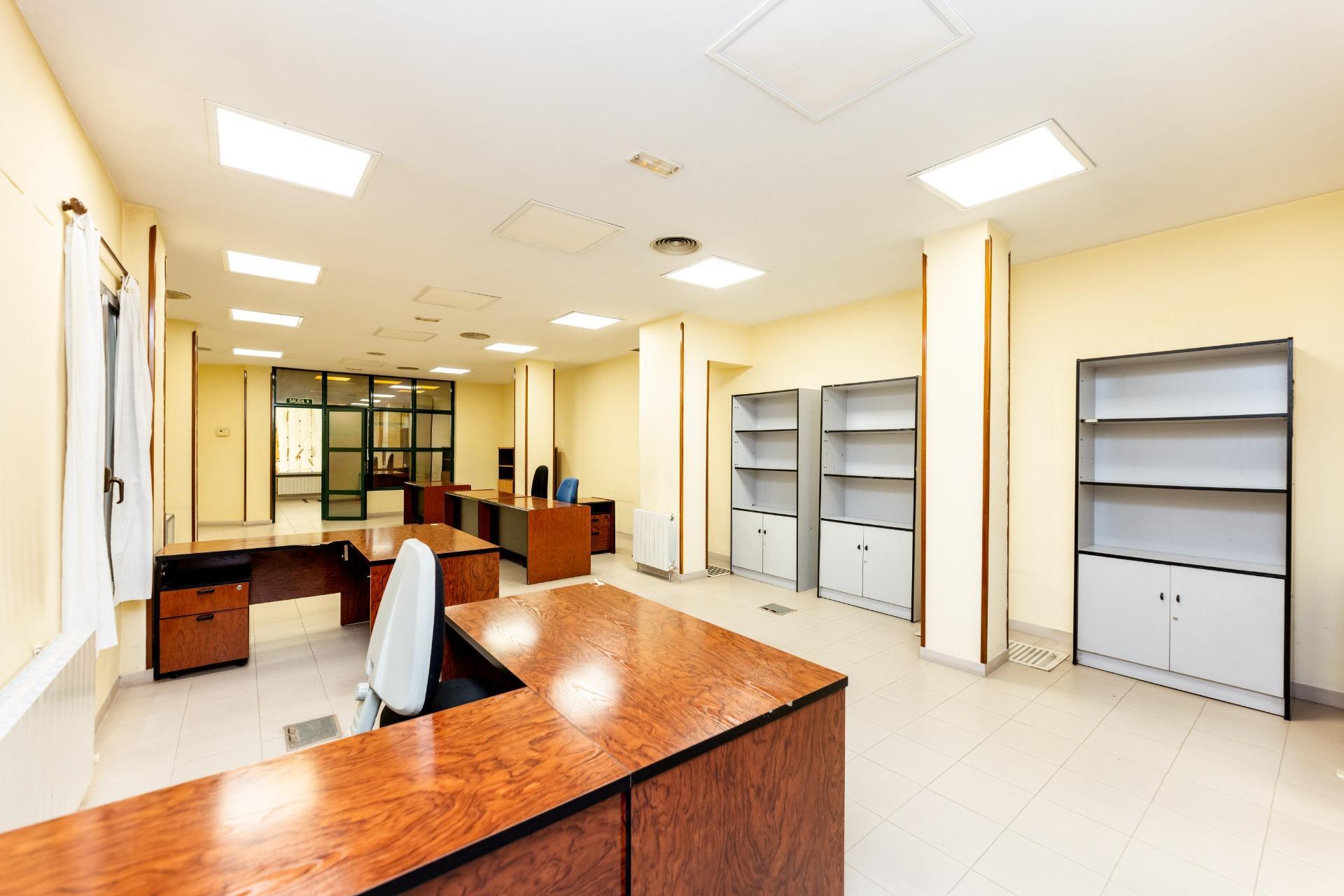 4-1 LOCAL COMERCIAL DE GRAN SUPERFICIE EN PLENA CEA BERMÚDEZ – CHAMBERÍ