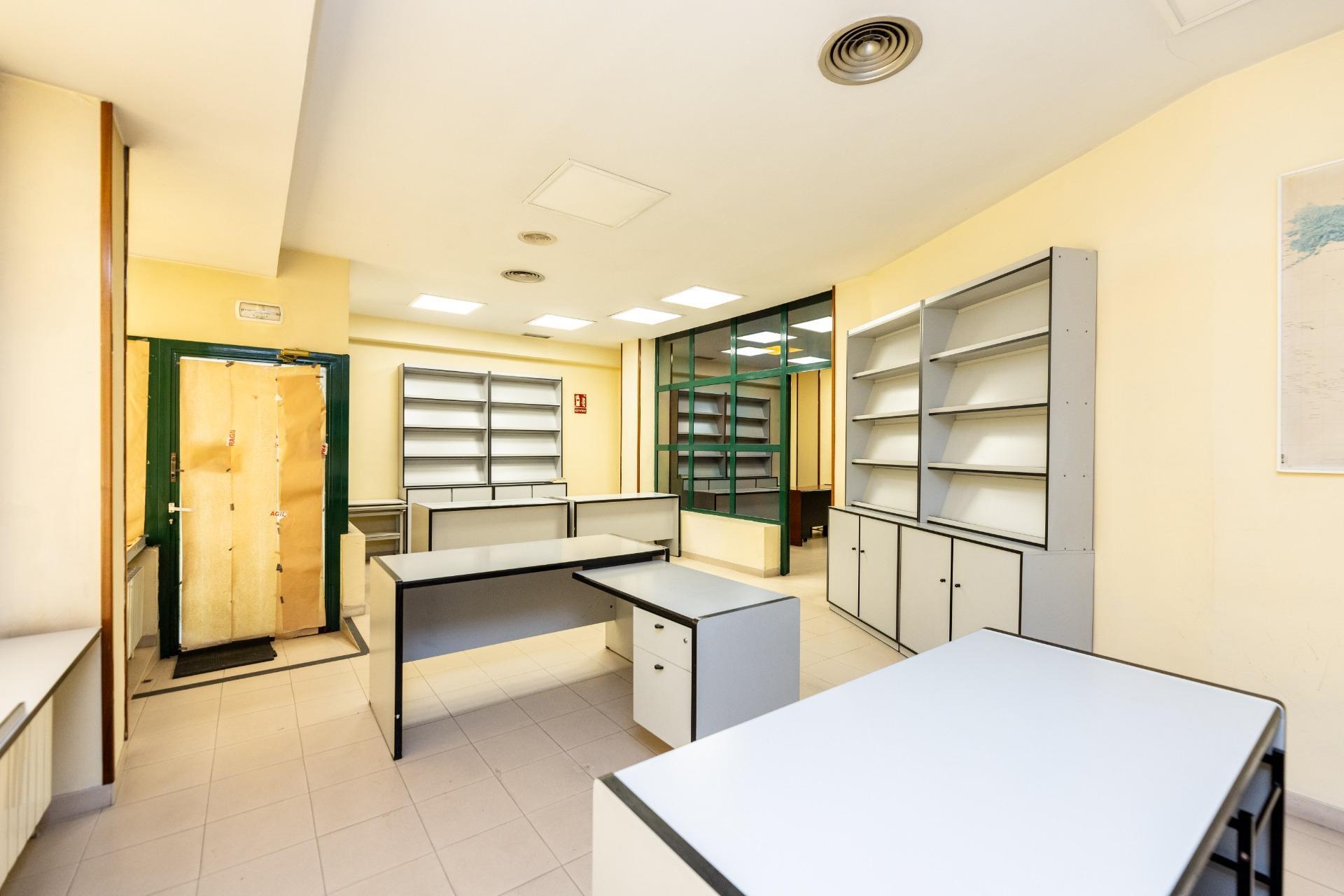 4-12 LOCAL COMERCIAL DE GRAN SUPERFICIE EN PLENA CEA BERMÚDEZ – CHAMBERÍ