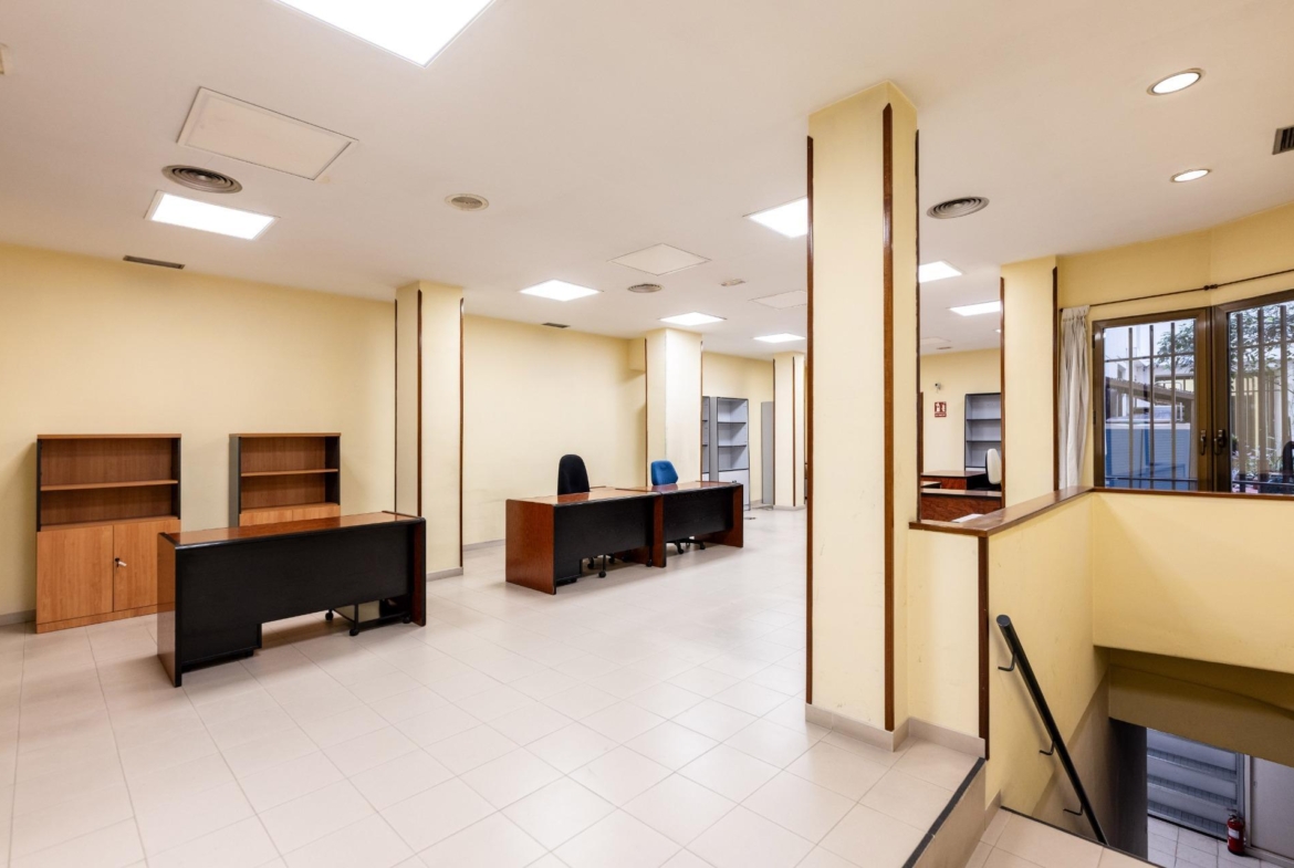 LOCAL COMERCIAL DE GRAN SUPERFICIE EN PLENA CEA BERMÚDEZ – CHAMBERÍ