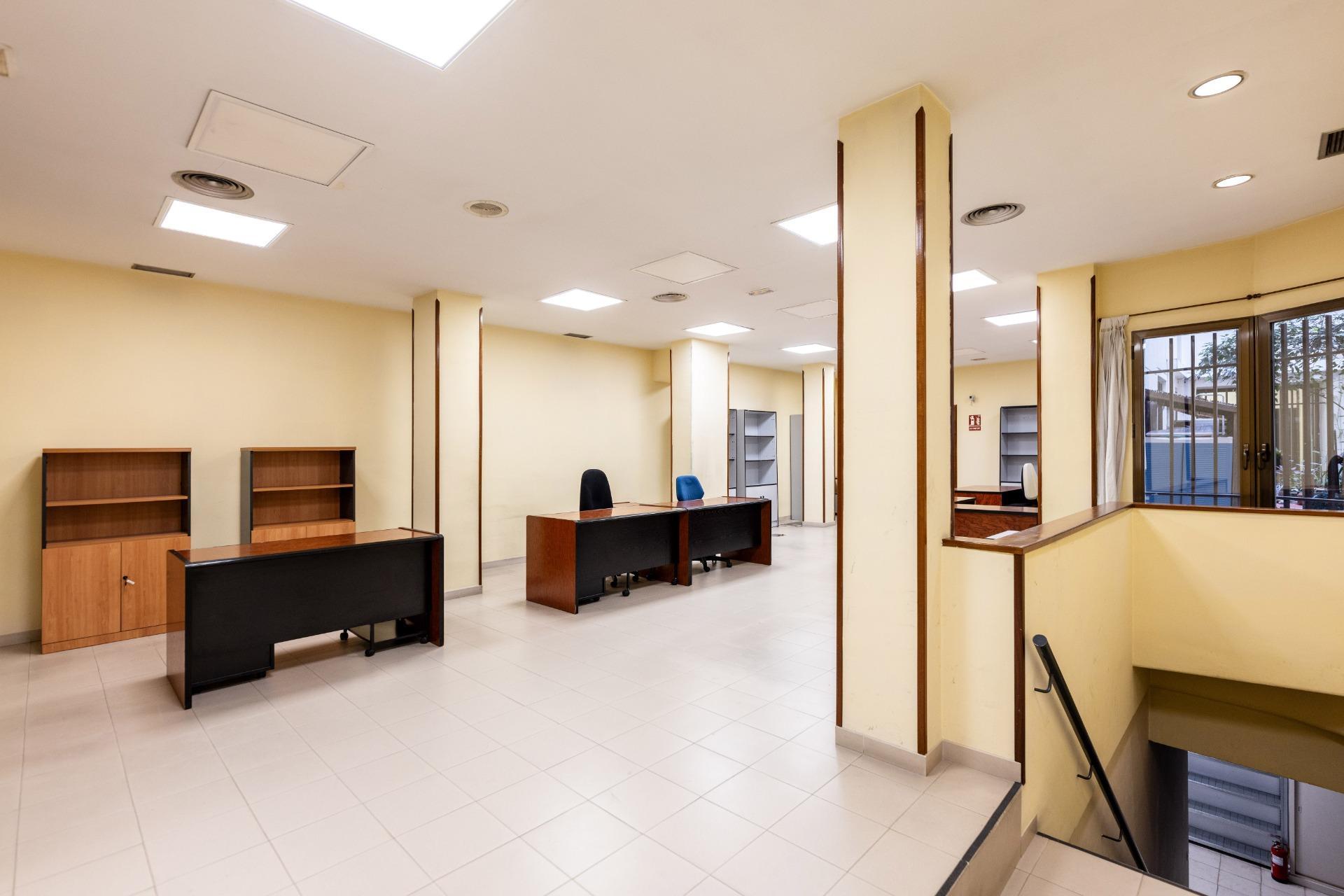 4-13 LOCAL COMERCIAL DE GRAN SUPERFICIE EN PLENA CEA BERMÚDEZ – CHAMBERÍ