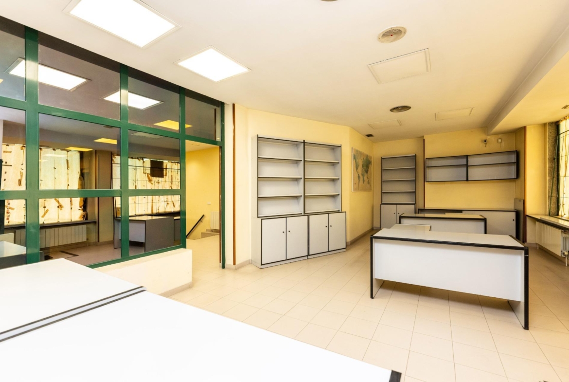 LOCAL COMERCIAL DE GRAN SUPERFICIE EN PLENA CEA BERMÚDEZ – CHAMBERÍ