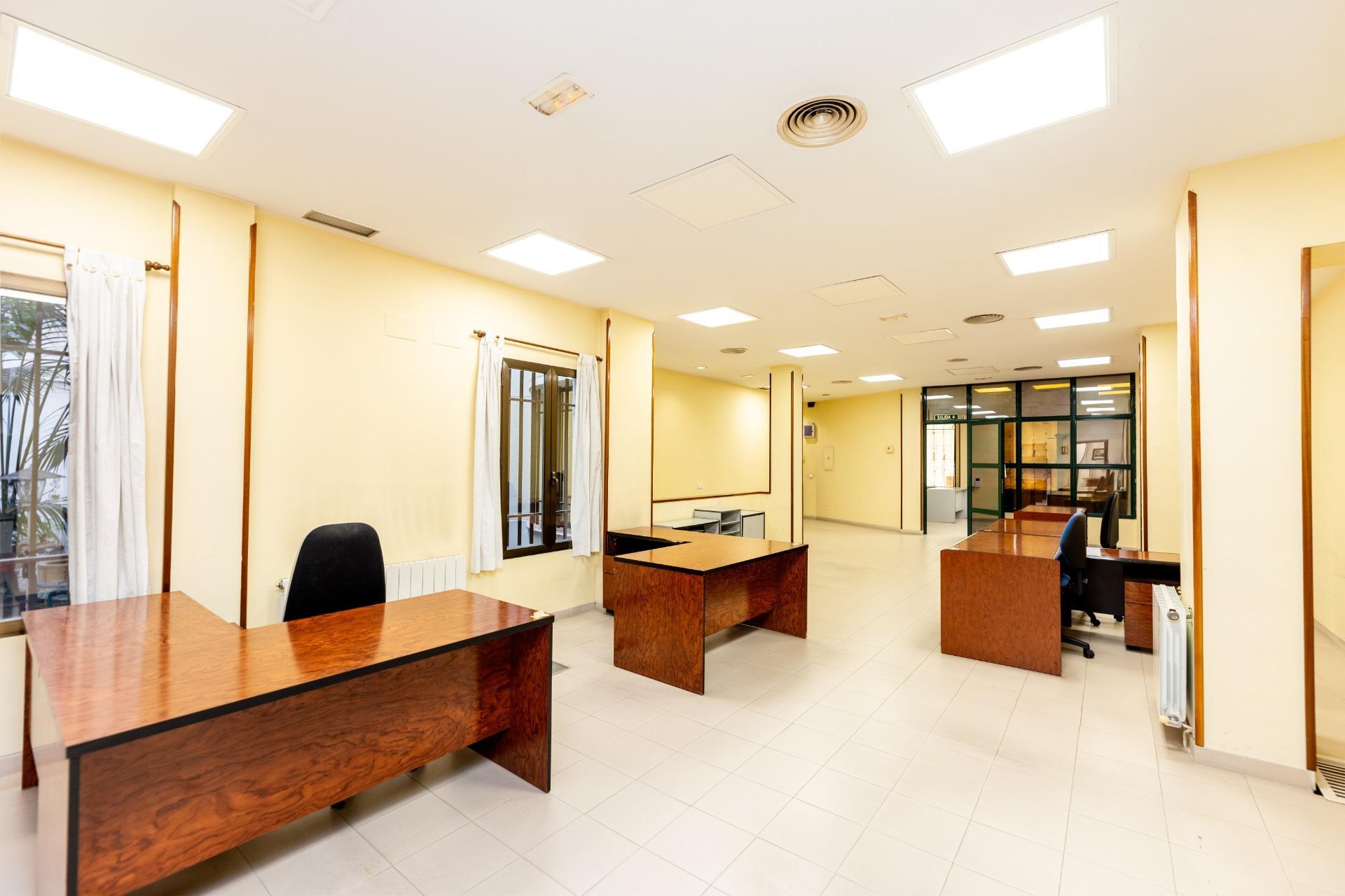 4-2 LOCAL COMERCIAL DE GRAN SUPERFICIE EN PLENA CEA BERMÚDEZ – CHAMBERÍ